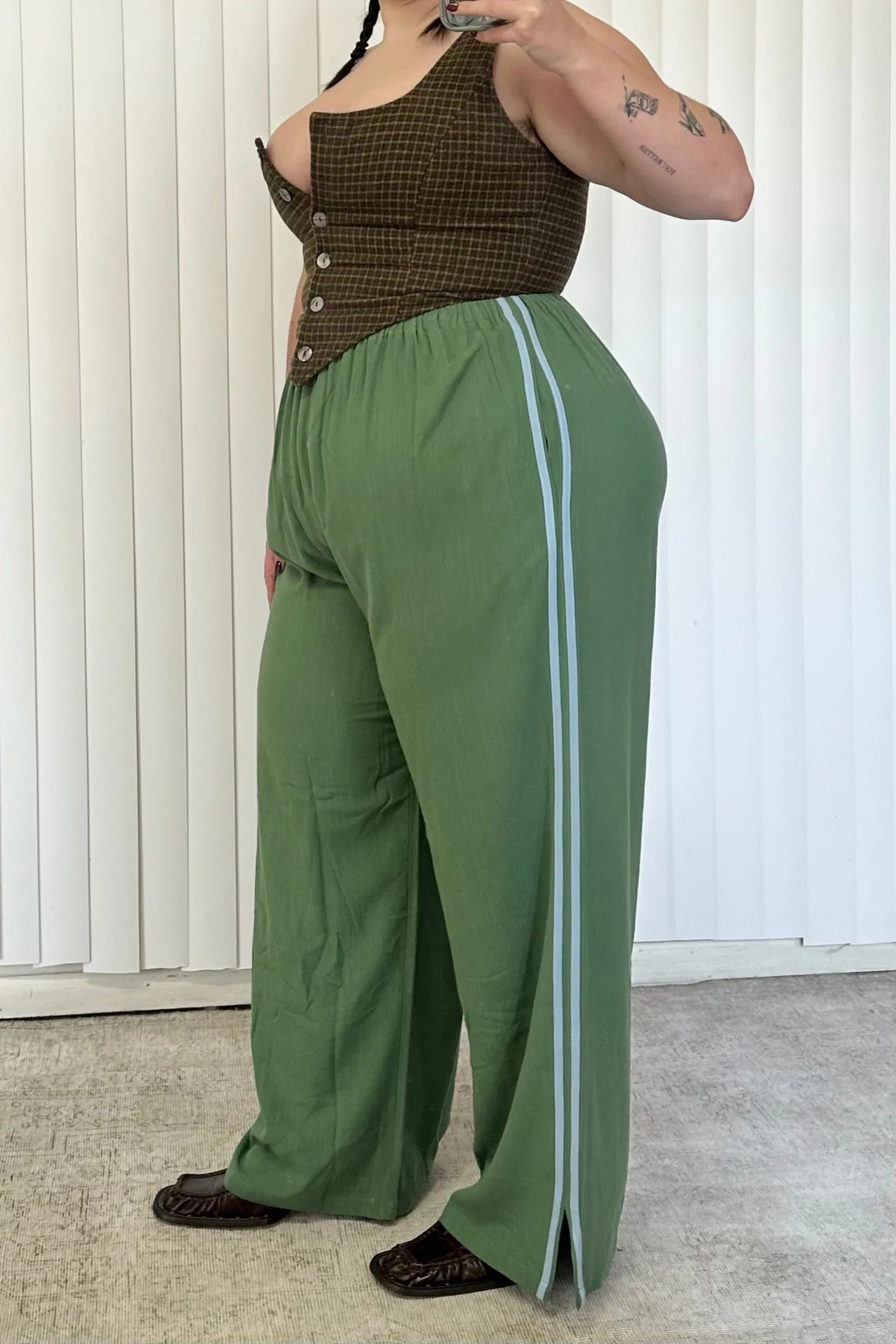 #19: XS Scrap Sporty Lazy Pants Soft Linen - Mid Green / Forest Green sold by Fashion Brand Company product image thumbnail 5