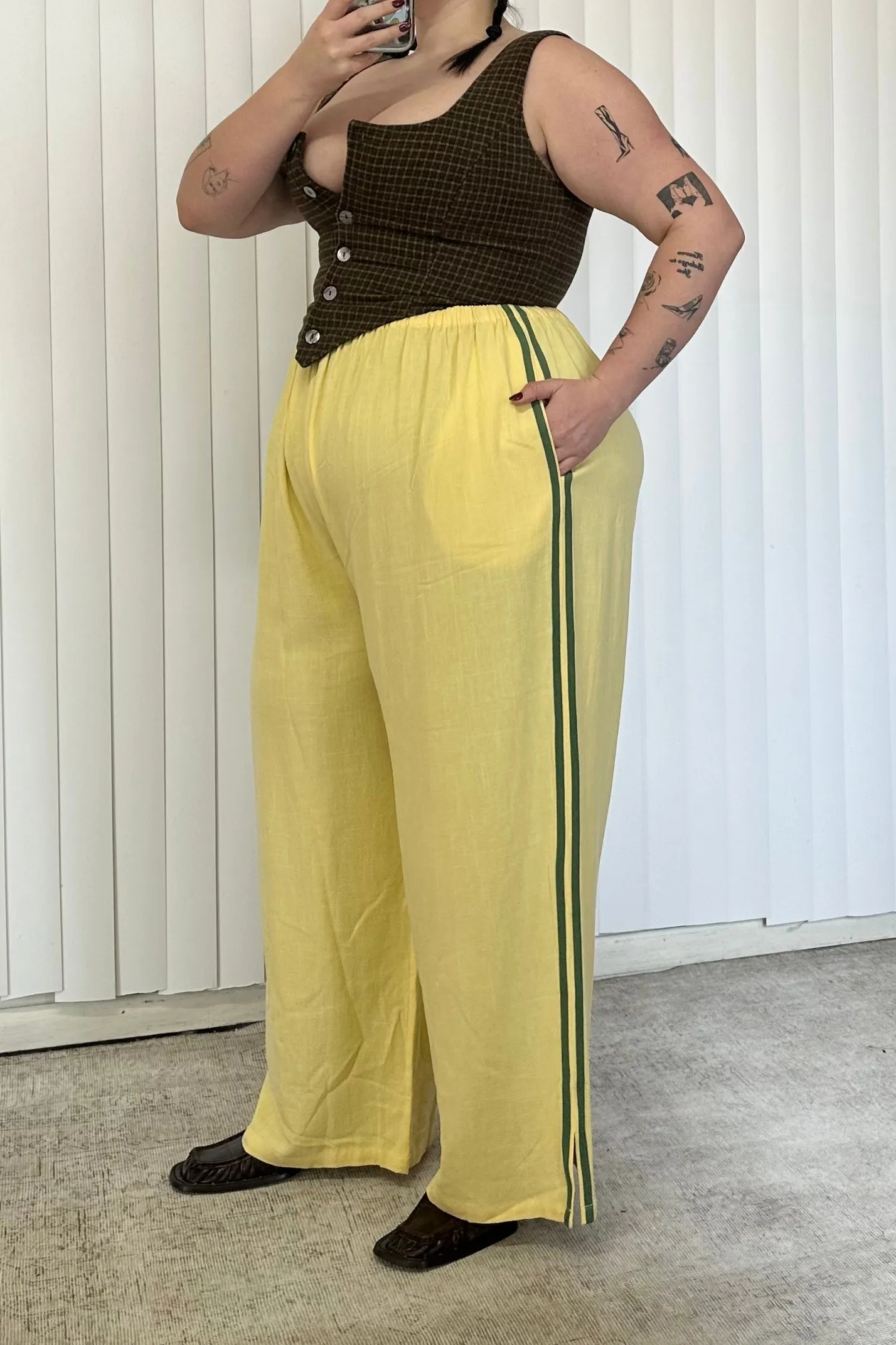 #19: XS Scrap Sporty Lazy Pants Soft Linen - Mid Green / Forest Green sold by Fashion Brand Company product image thumbnail 3