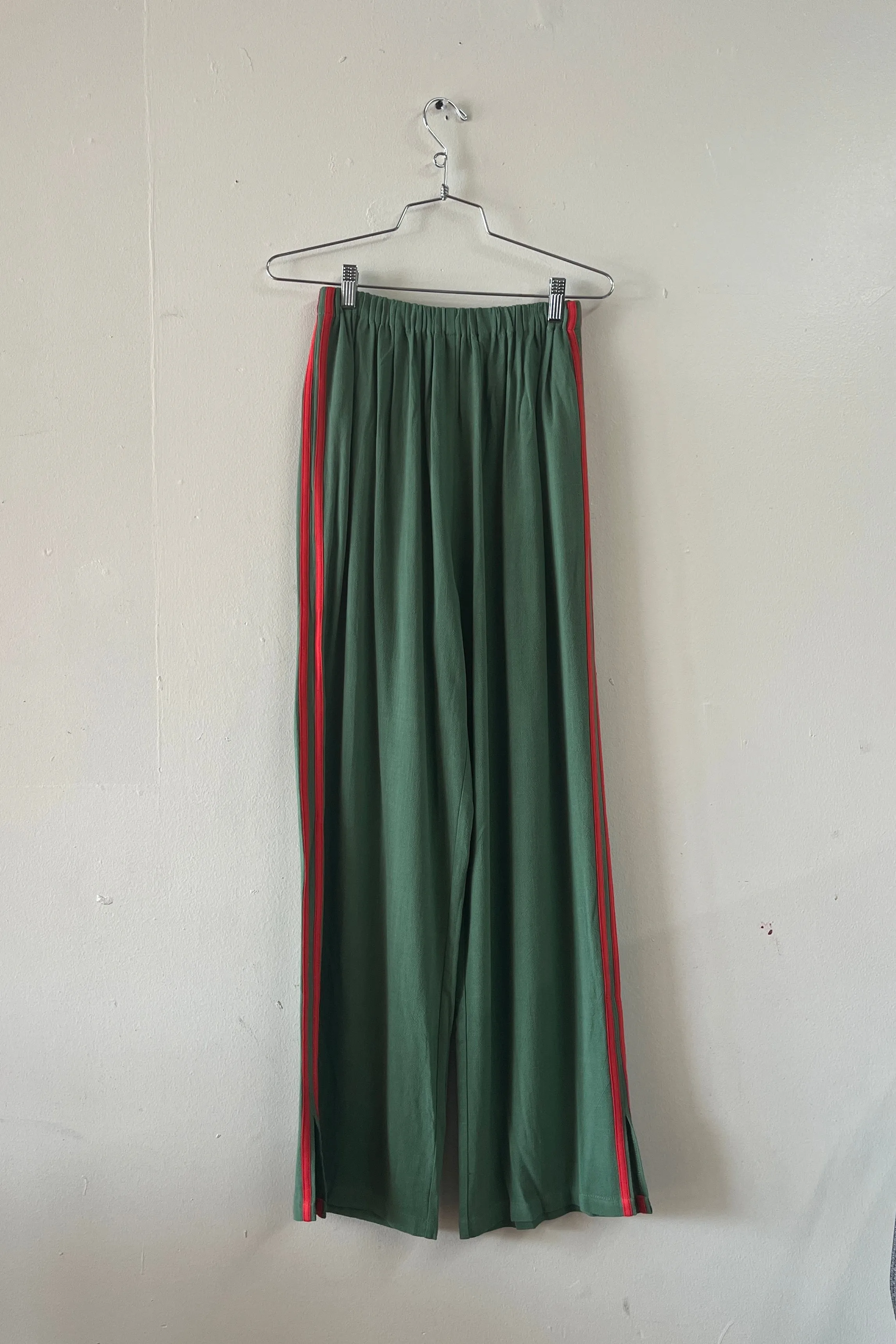 #21: S Scrap Sporty Lazy Pants Soft Linen - Mid Green / Red sold by Fashion Brand Company