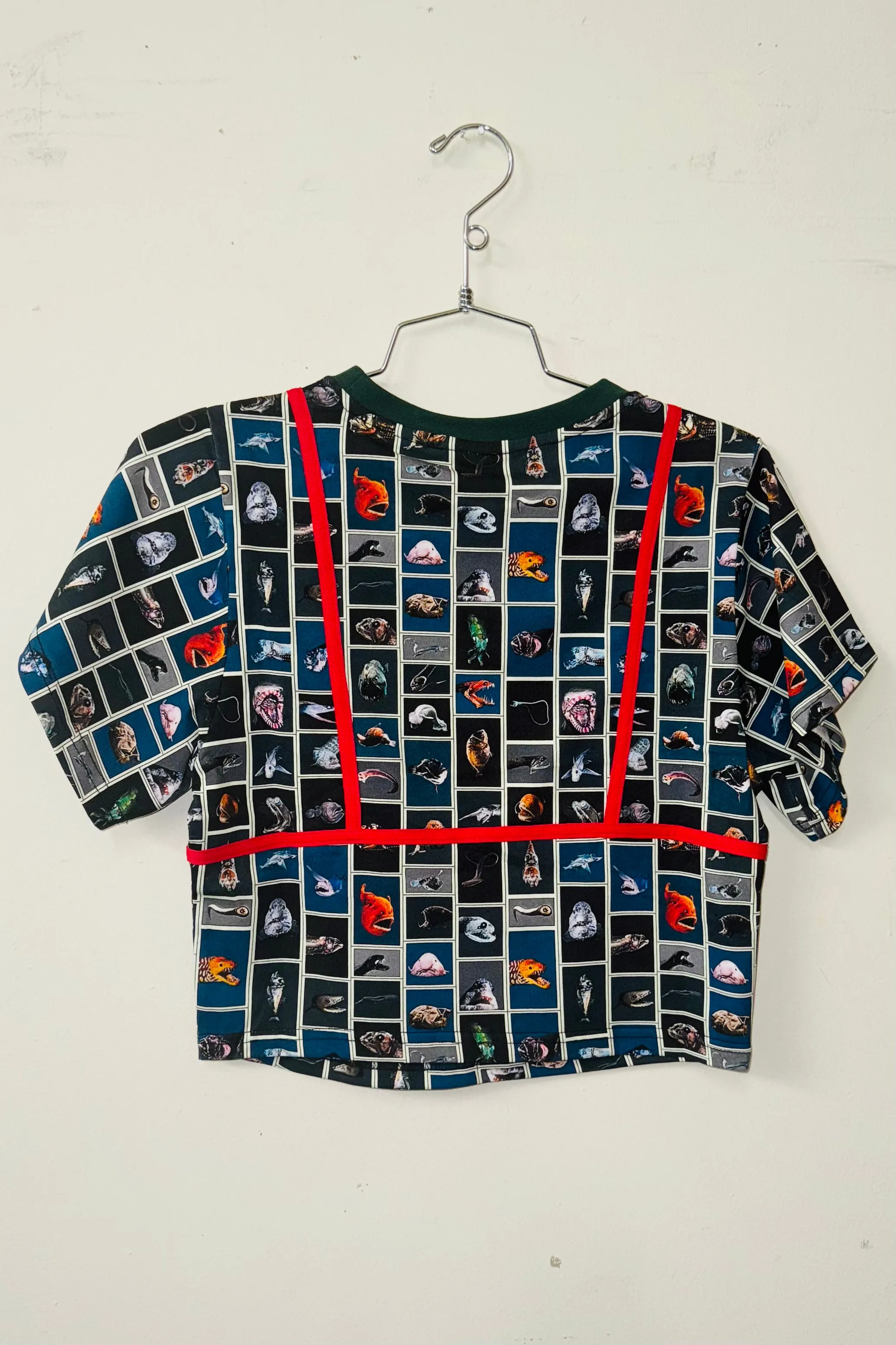 #20-23: Scrap Cotton Bikini Bod Tommy Tee - Cute Fish / Red sold by Fashion Brand Company product image thumbnail 2