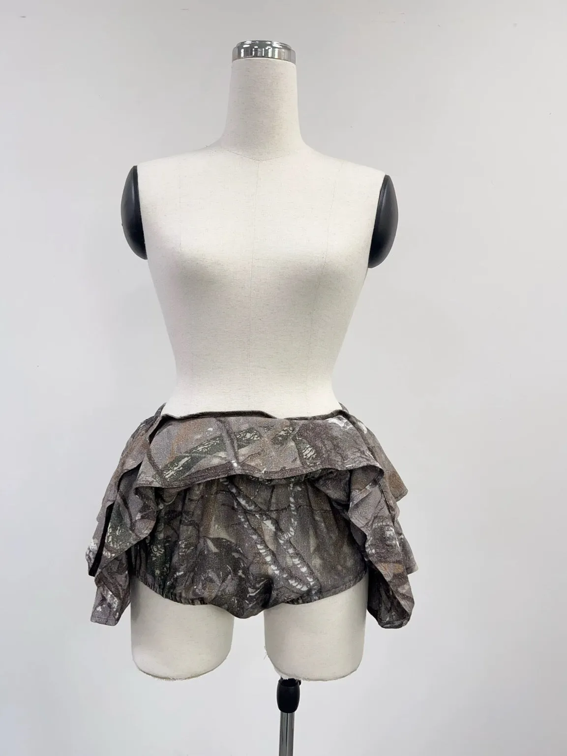 SAMPLE #221 - S Soft Linen Tiered Ruffle Skort - Forest Camo sold by Fashion Brand Company product image thumbnail 3