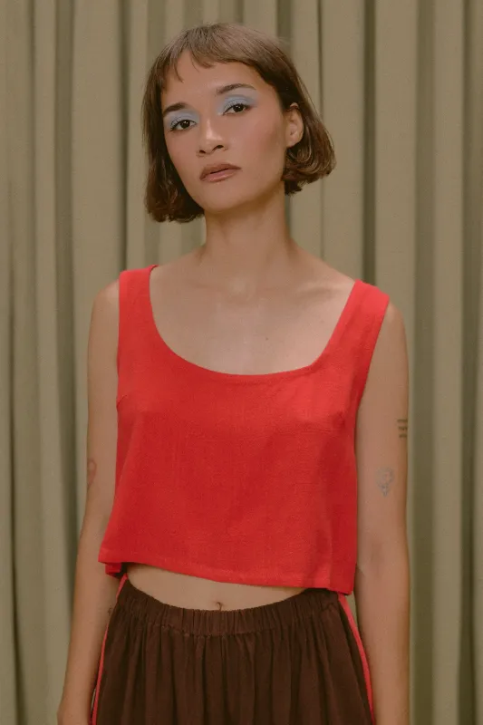 Scoop Crop Tank Soft Linen Red made by Fashion Brand Company