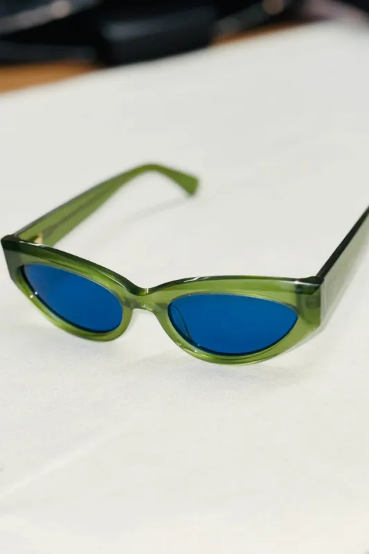 5 left - Sporty Sunglasses Green made by Fashion Brand Company