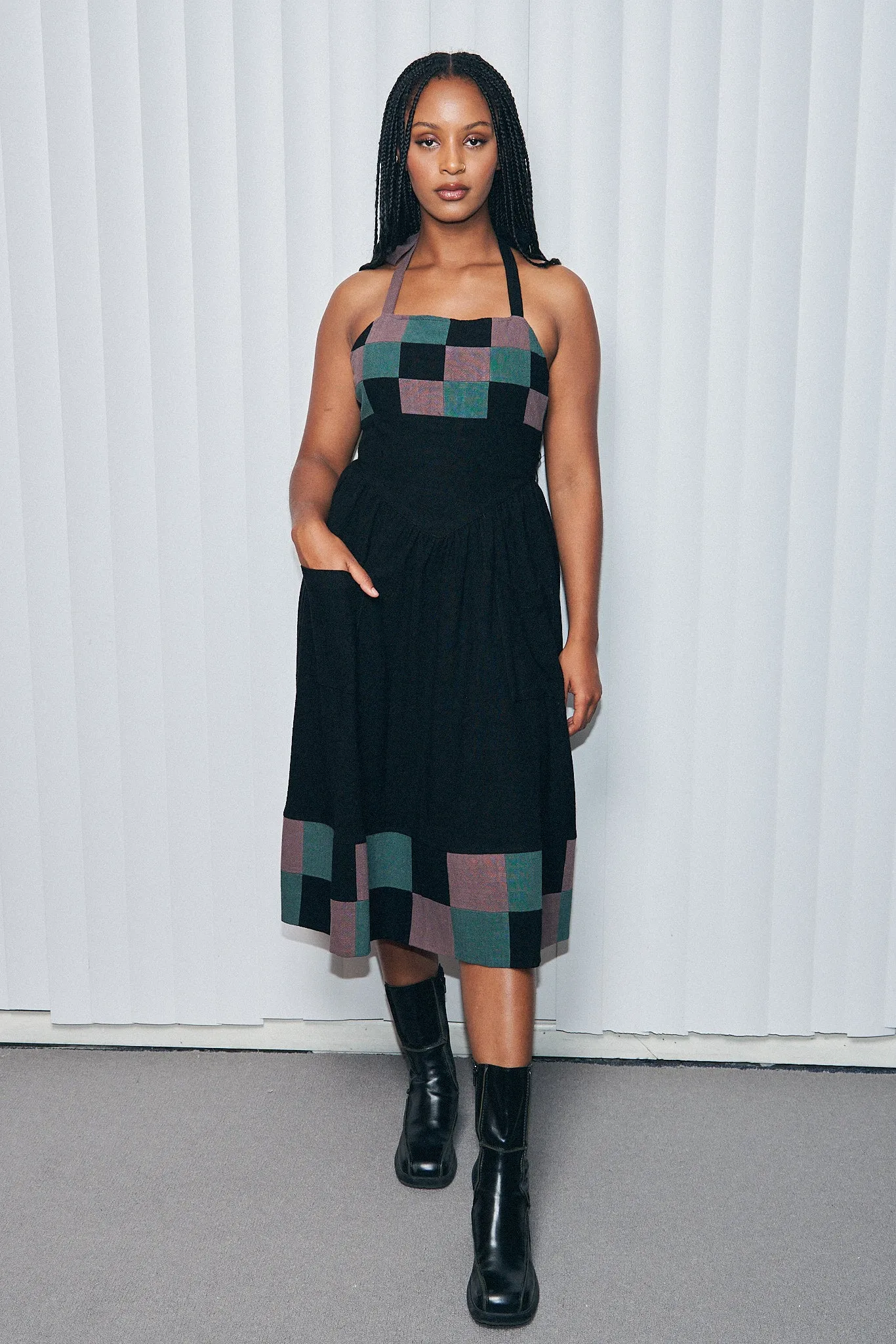Mama Mia Linen Apron Dress Black/Green sold by Fashion Brand Company product image thumbnail 5