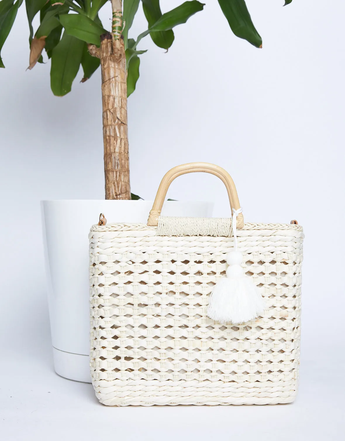 Bassett Beach Straw Tote sold by 2020 Ave product image thumbnail 4