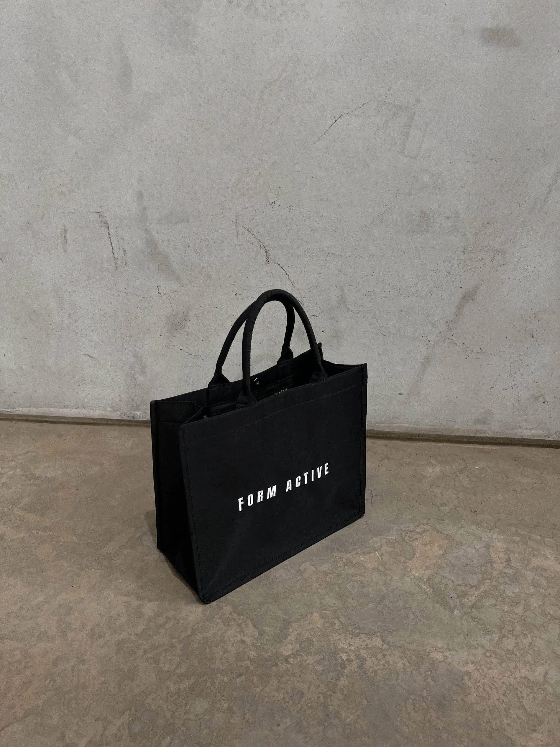FORM ACTIVE TOTE BAG sold by FAYT The Label product image thumbnail 3