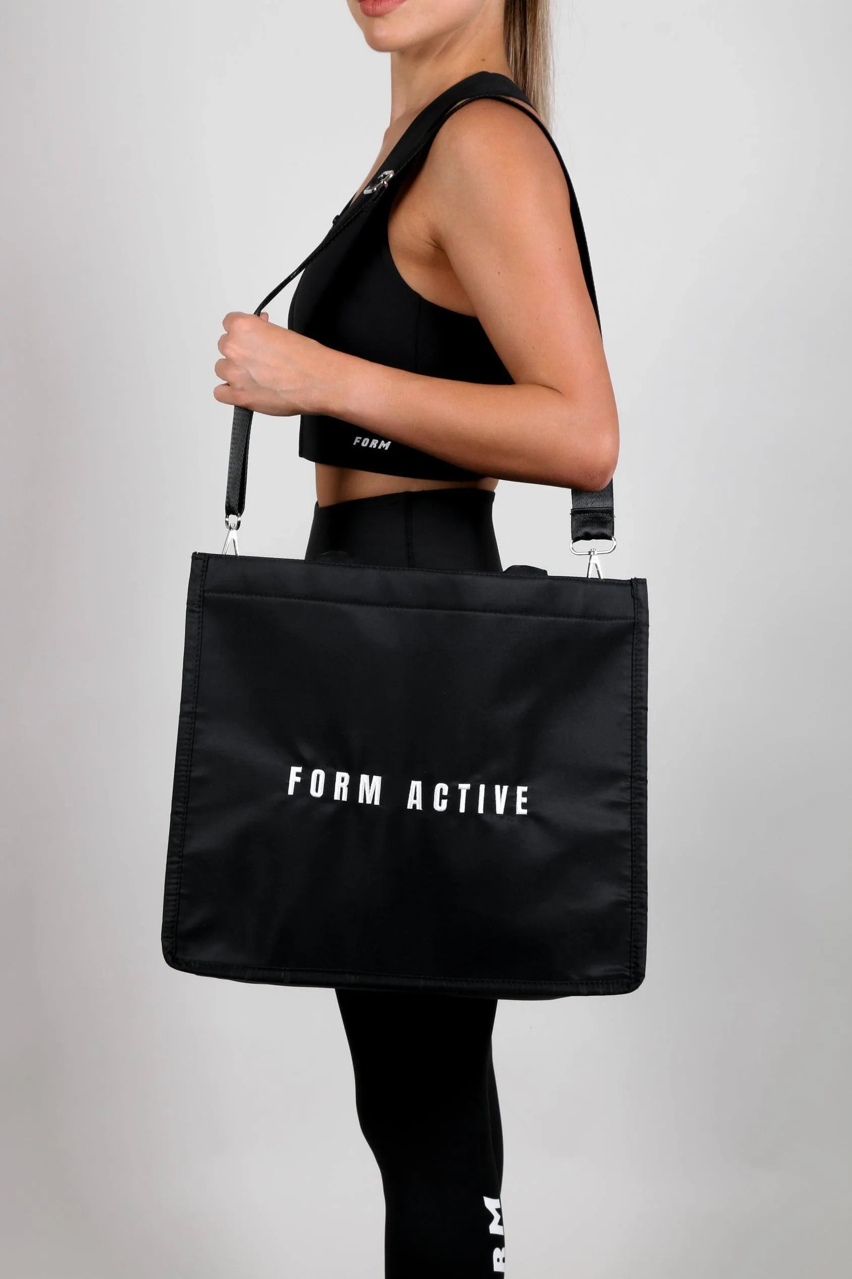 FORM ACTIVE TOTE BAG sold by FAYT The Label product image thumbnail 4