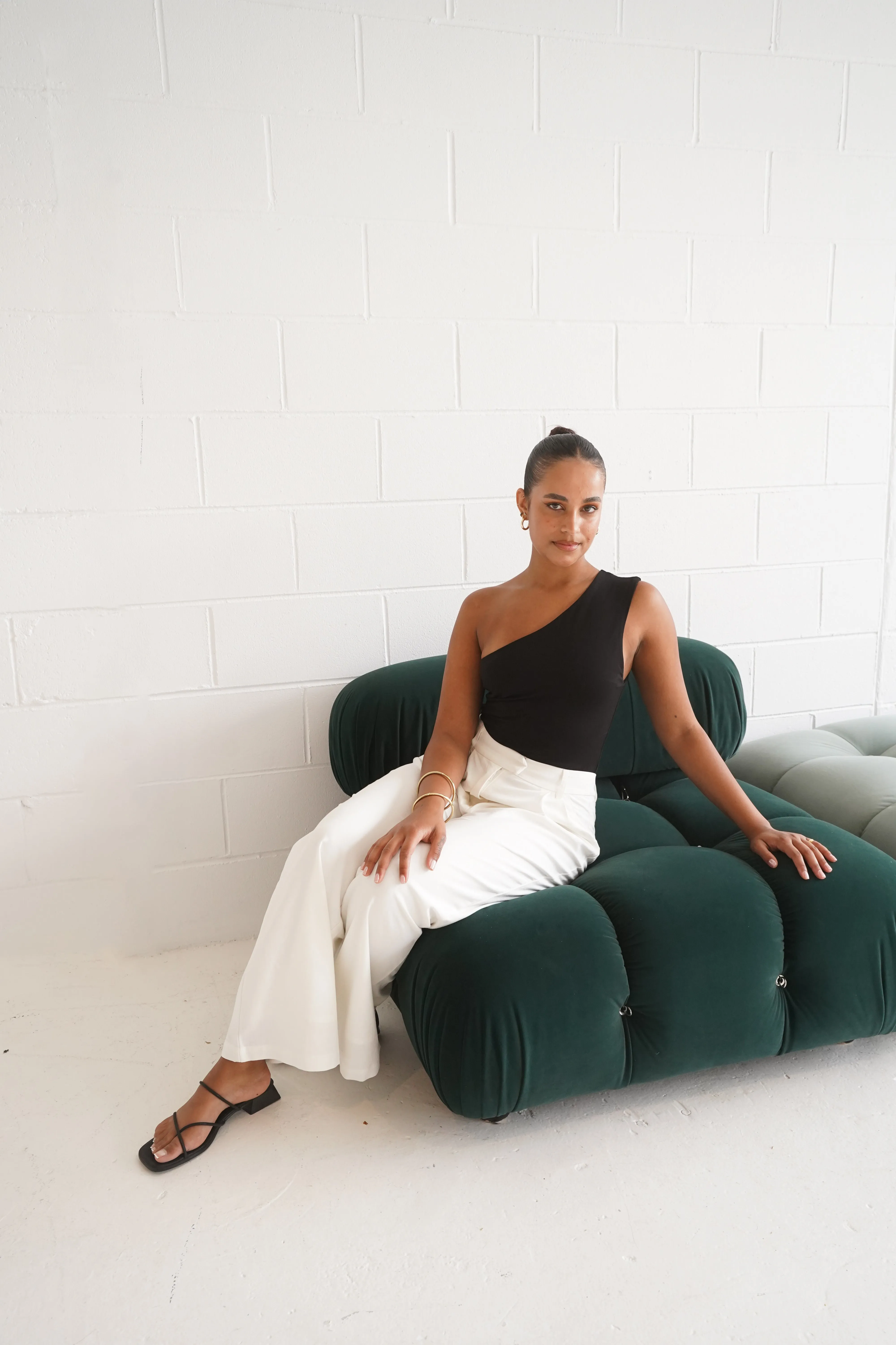 FB SALE - ARIE LINEN PANTS WHITE SIZE 12 (D) sold by FAYT The Label