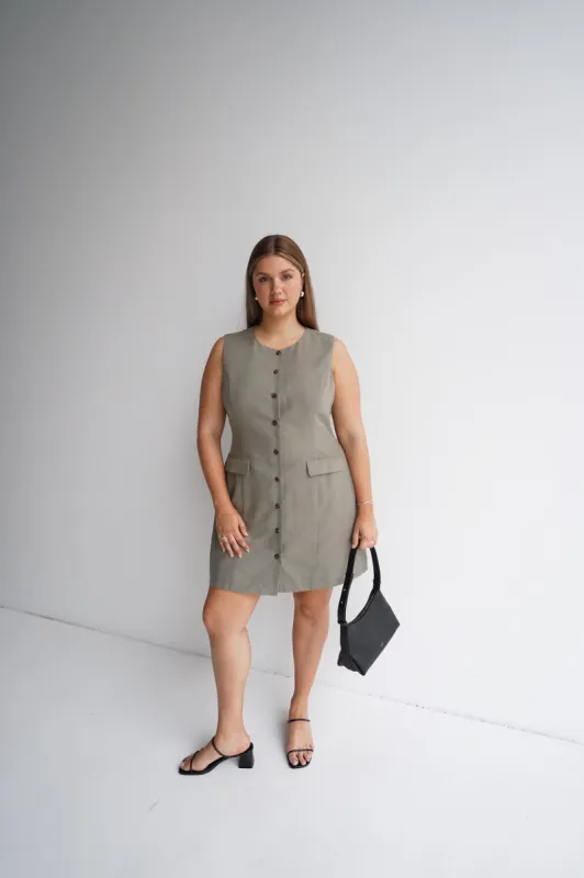 FB SALE - MAVEN BUTTON DRESS KHAKI SIZE 18 (D) sold by FAYT The Label