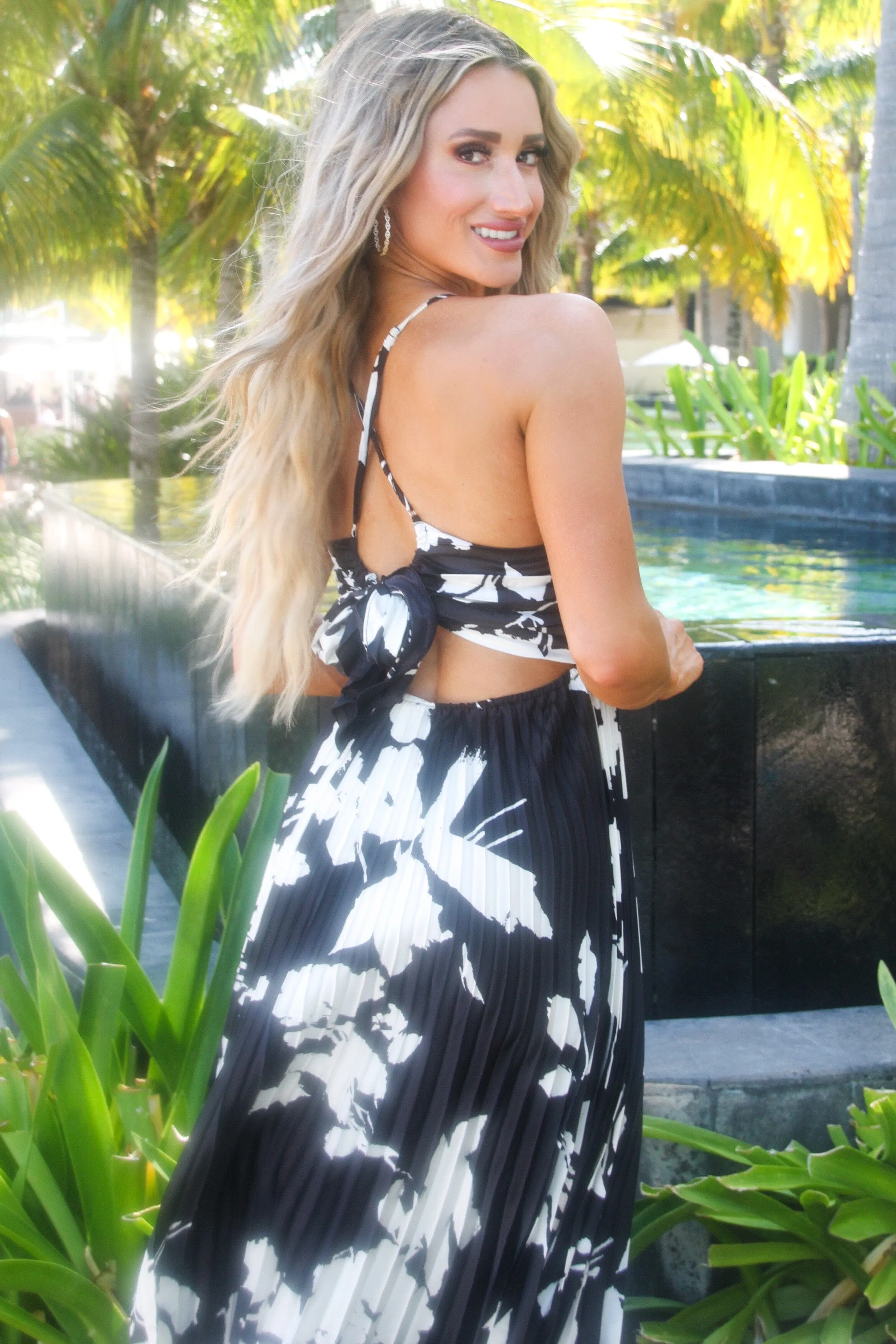 Pretty in Pleats Maxi Dress: Black/White sold by Bella and Bloom product image thumbnail 3