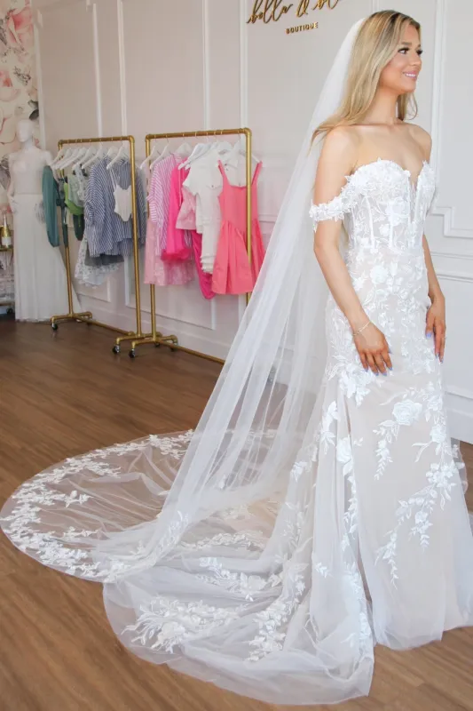 Braylin Lace Cathedral Veil: Off White sold by Bella and Bloom