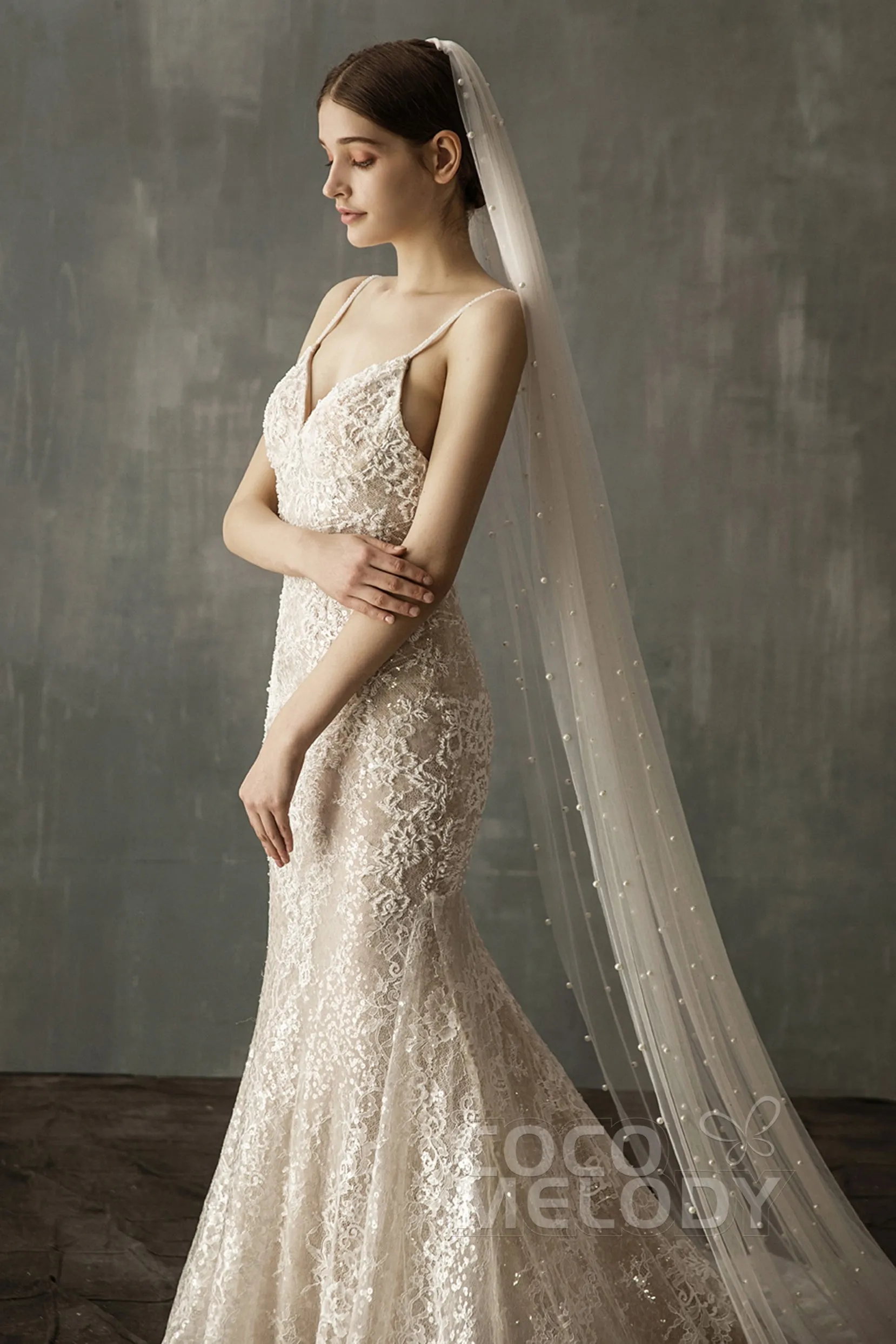 Elegant One-tier Cut Edge Tulle Chapel Veils Pearls CV0199 sold by Cocomelody product image thumbnail 3