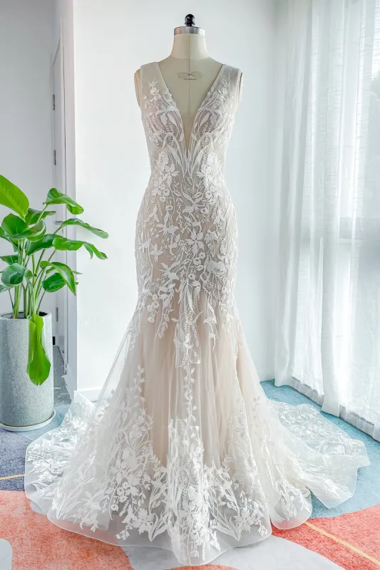 Trumpet-Mermaid Court Train Lace Tulle Wedding Dress CW3144 sold by Cocomelody