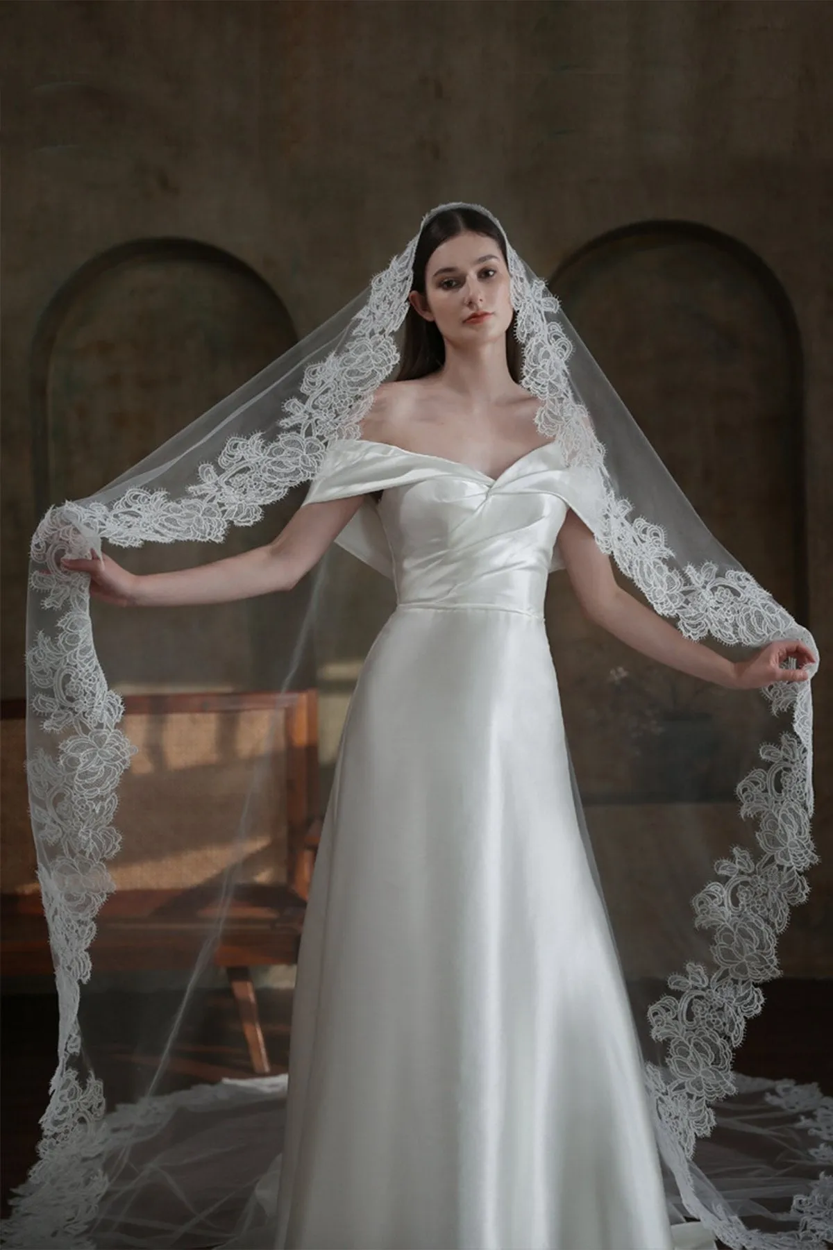 One-tier Lace Edge Tulle Lace Cathedral Veils with CV0373 sold by Cocomelody product image thumbnail 3