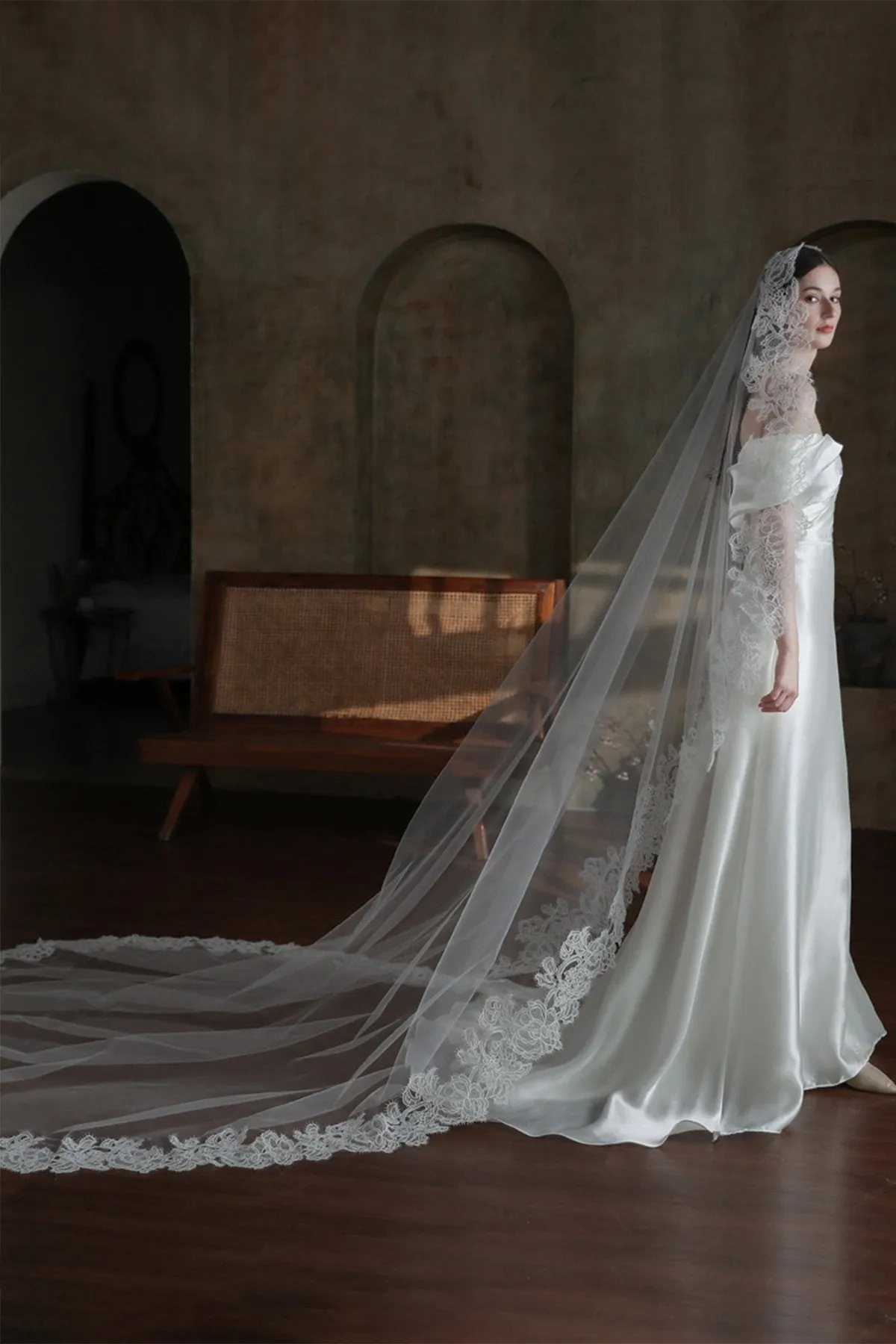 One-tier Lace Edge Tulle Lace Cathedral Veils with CV0373 sold by Cocomelody product image thumbnail 4