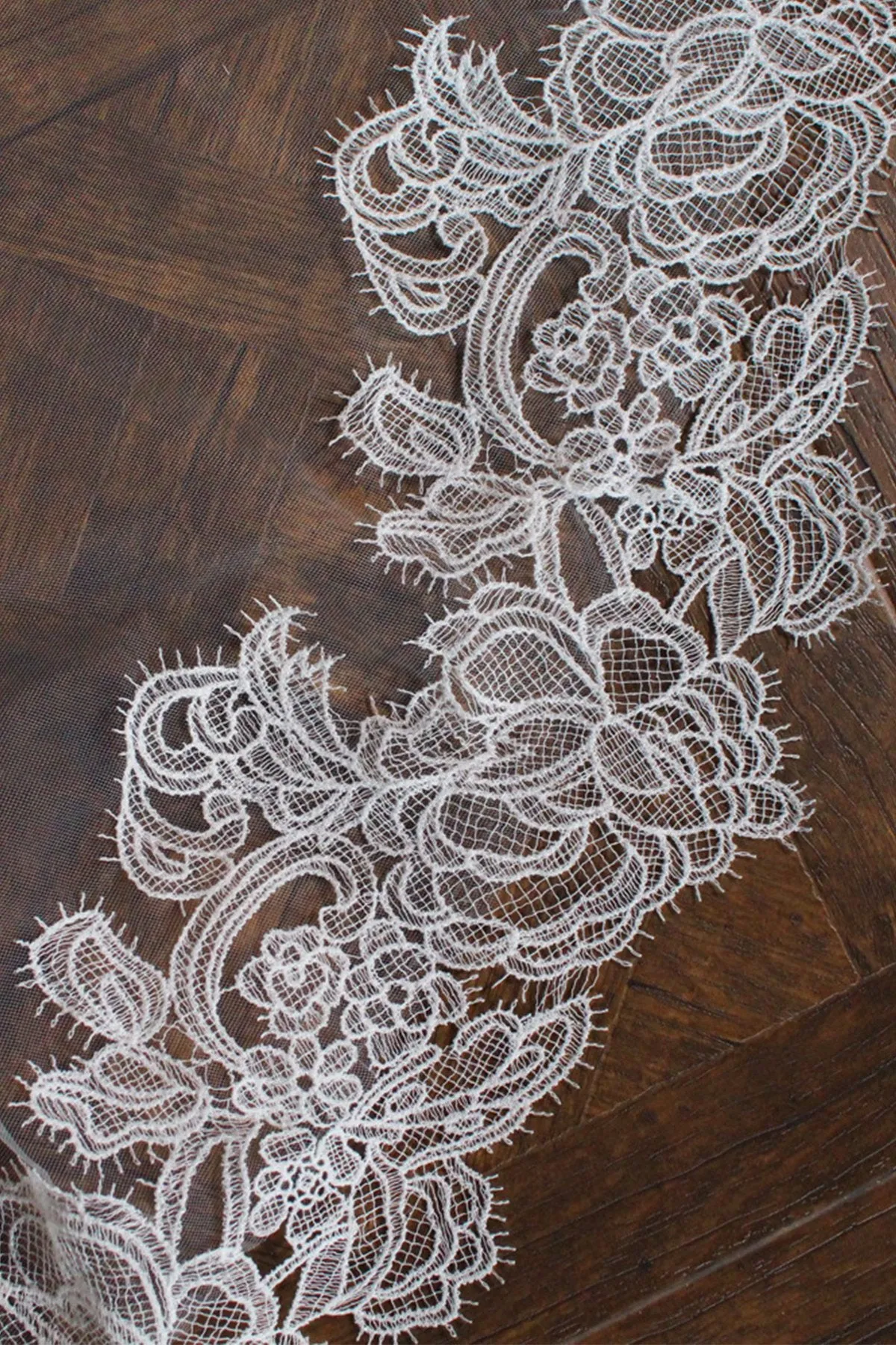 One-tier Lace Edge Tulle Lace Cathedral Veils with CV0373 sold by Cocomelody product image thumbnail 5