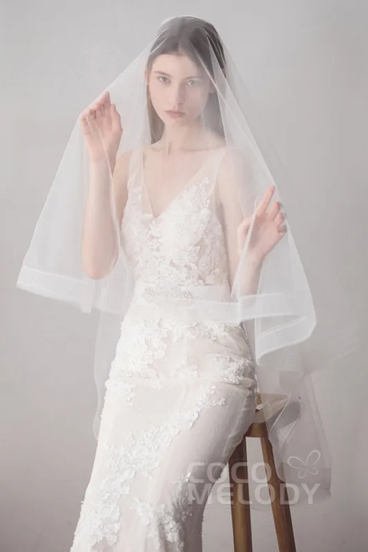Elegant Two-tier Tulle Hip Veils AV18025 sold by Cocomelody