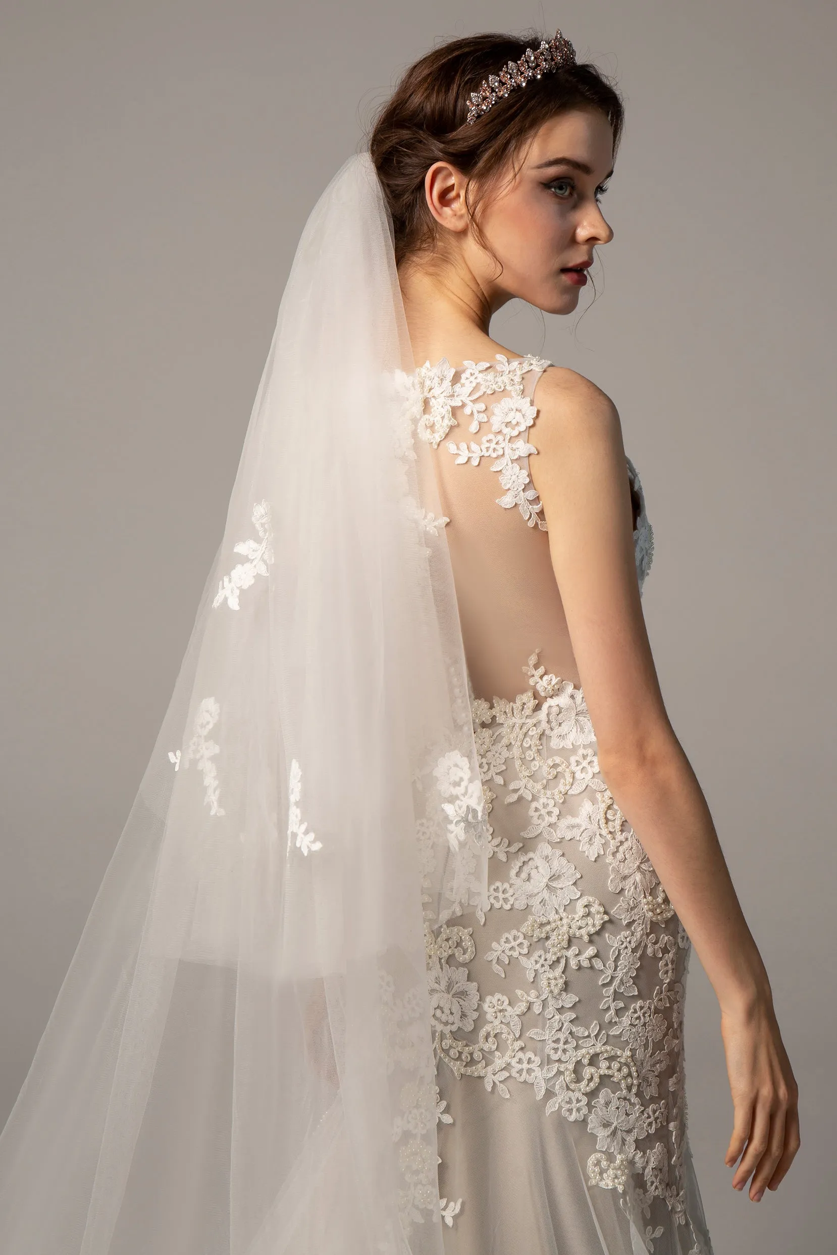 Two-tier Lace Edge Tulle Cathedral Veils Appliques CV0231 sold by Cocomelody product image thumbnail 3