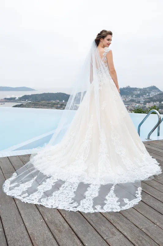 One-tier Lace Edge Tulle Cathedral Veils Appliques CV0187 sold by Cocomelody
