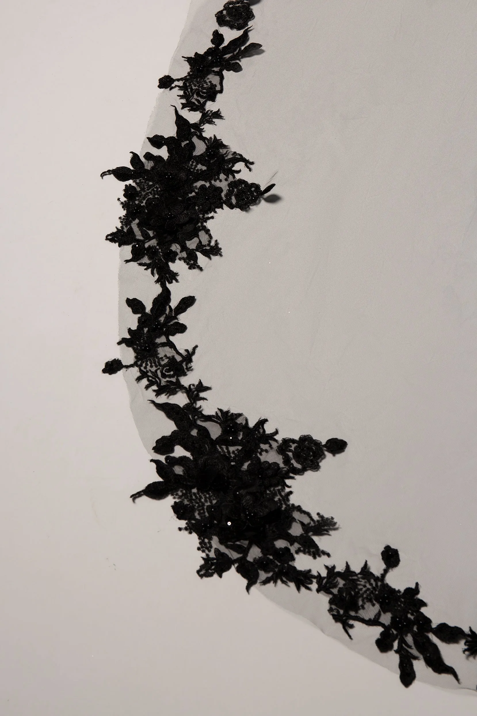 One-tier Tulle Cathedral Veils Appliques Beading CV0234 sold by Cocomelody product image thumbnail 4