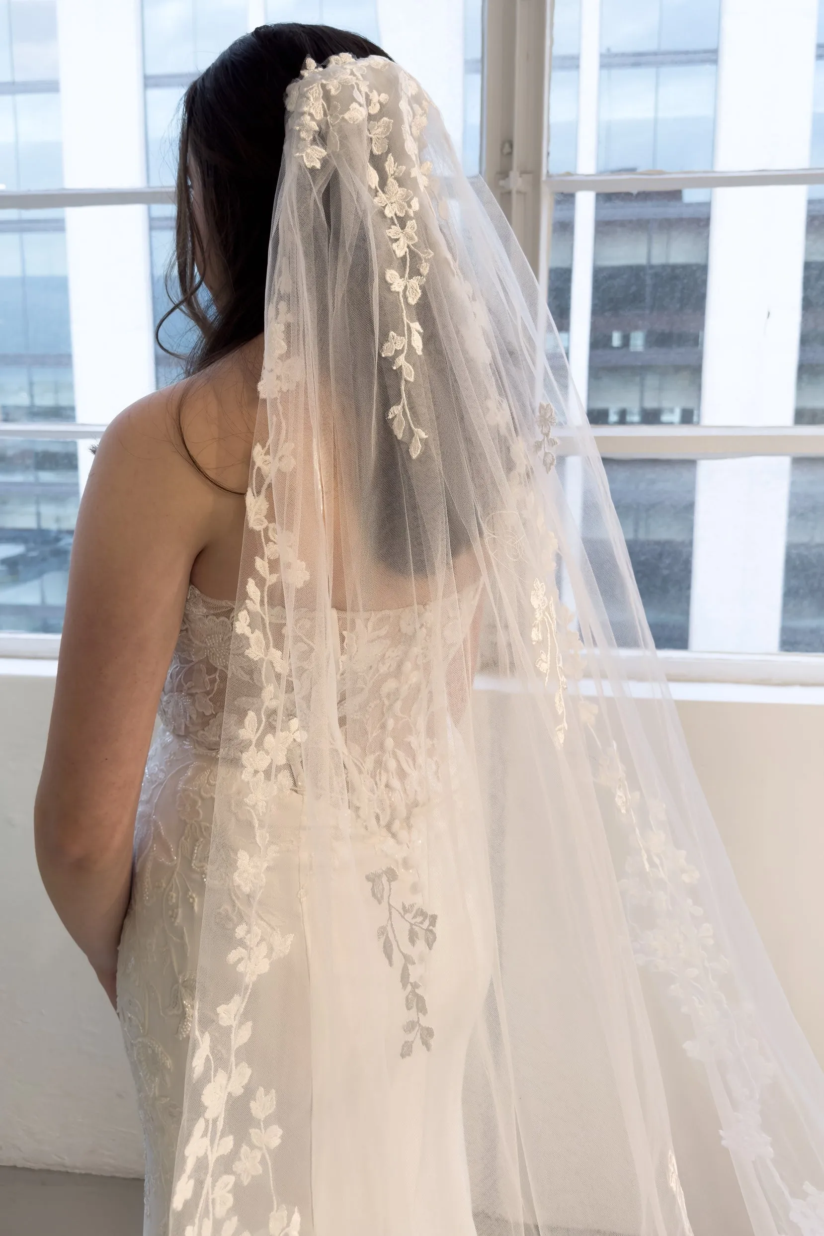 One-tier Lace Edge Tulle Chapel Veils with Appliques CV0328 sold by Cocomelody product image thumbnail 2