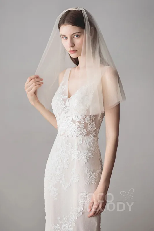 Elegant Two-tier Cut Edge Tulle Elbow Veils AV18035 sold by Cocomelody