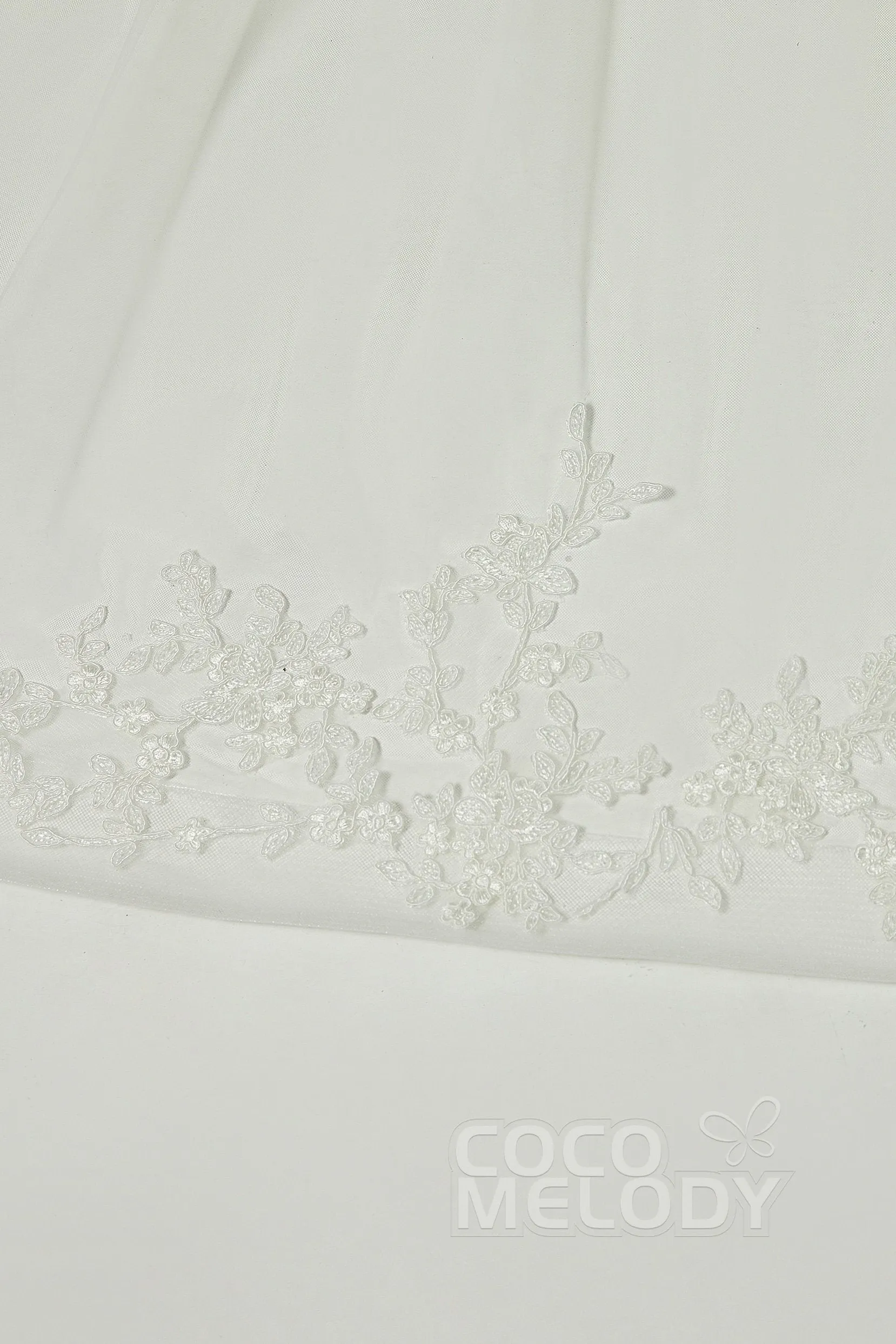 One-tier Lace Edge Tulle Cathedral Veils Appliques AV18020 sold by Cocomelody product image thumbnail 5