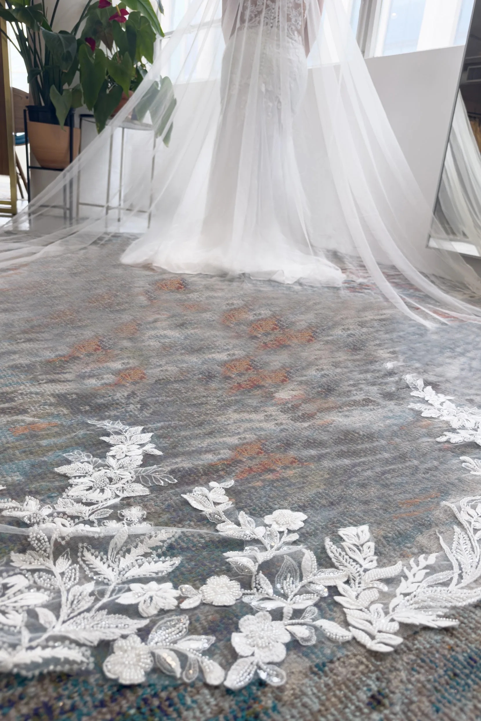 One-tier Lace Edge Lace Tulle Chapel Veils with Appliques CV0325 sold by Cocomelody product image thumbnail 3