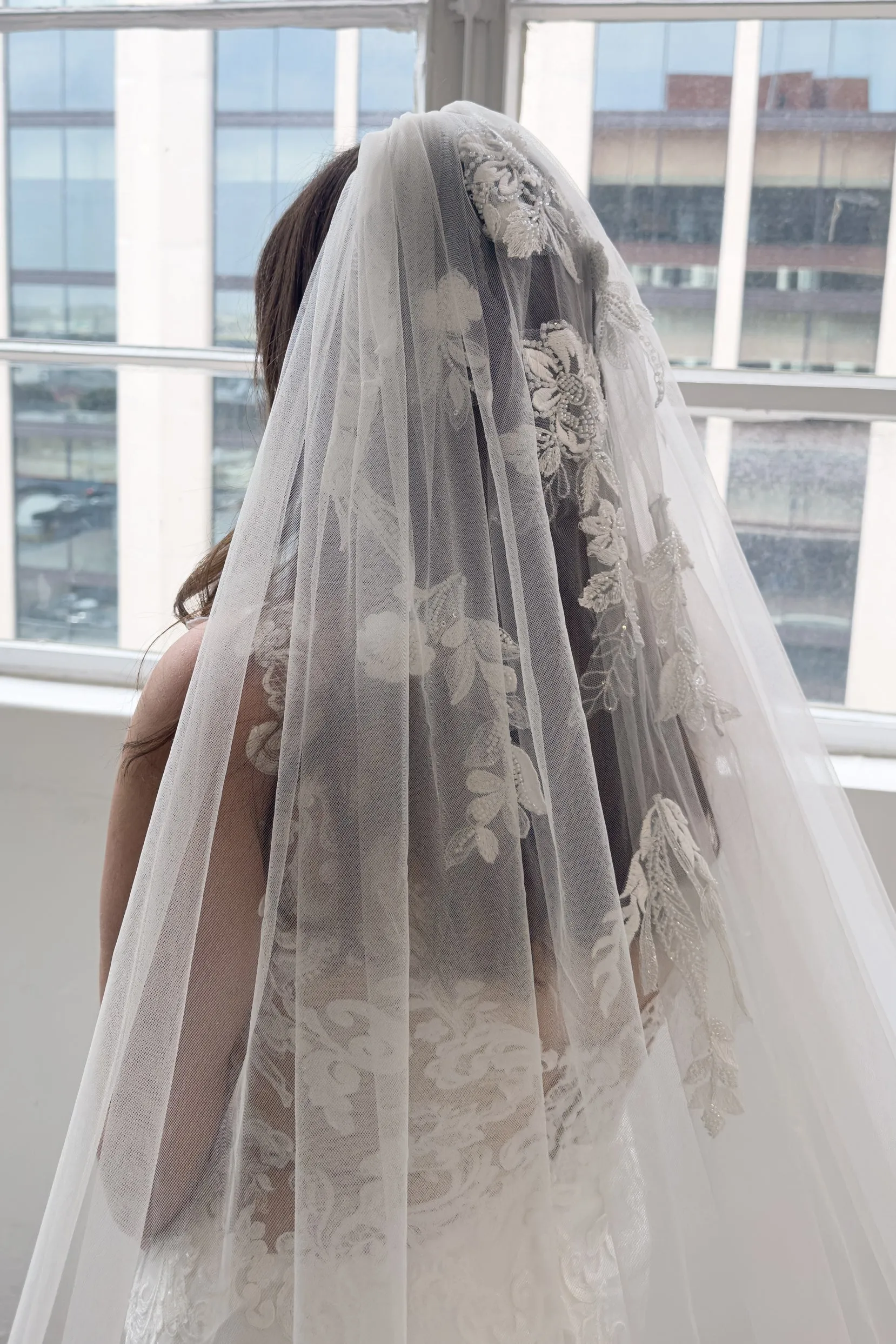 One-tier Lace Edge Lace Tulle Chapel Veils with Appliques CV0325 sold by Cocomelody product image thumbnail 2