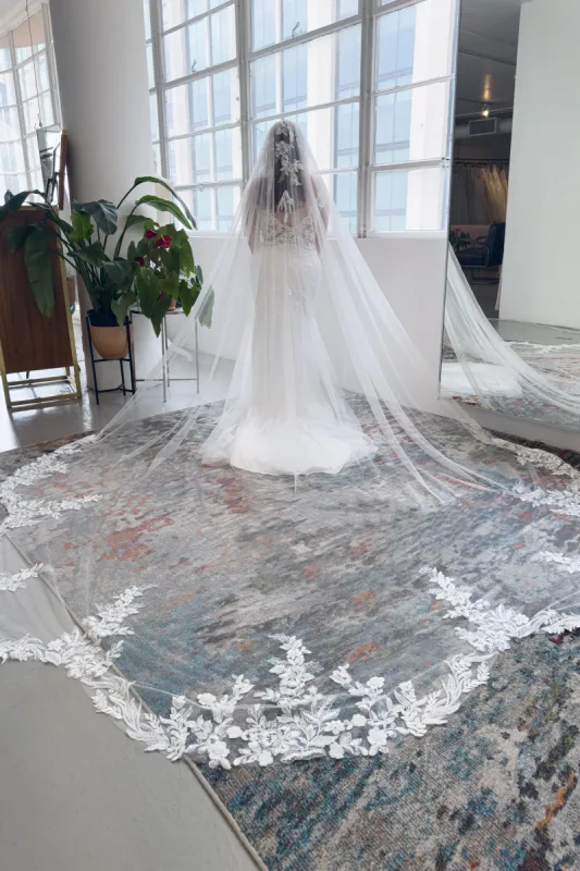 One-tier Lace Edge Lace Tulle Chapel Veils with Appliques CV0325 sold by Cocomelody