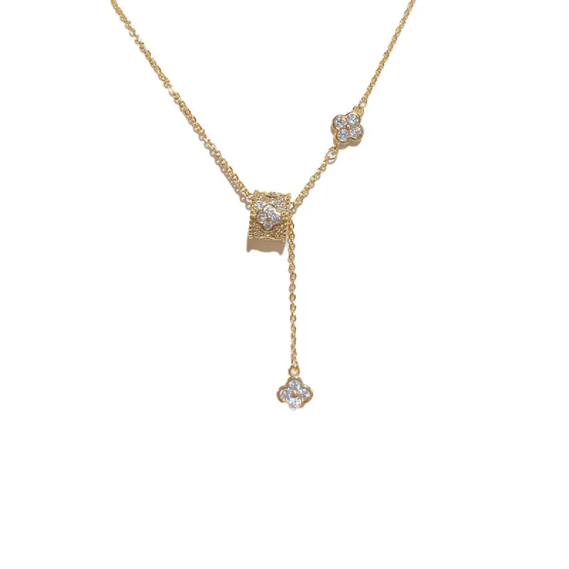 Small waist four-leaf flower fringe necklace  721791807073 sold by Cocomelody