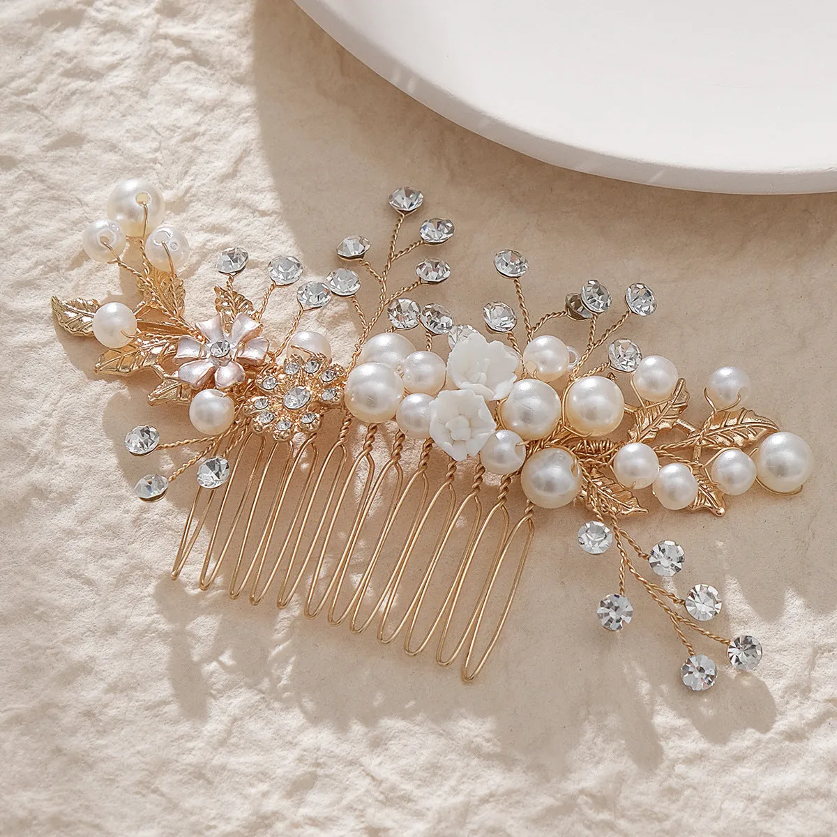 Hand alloy pearl updo bridal hair comb 716261902532 sold by Cocomelody product image thumbnail 3