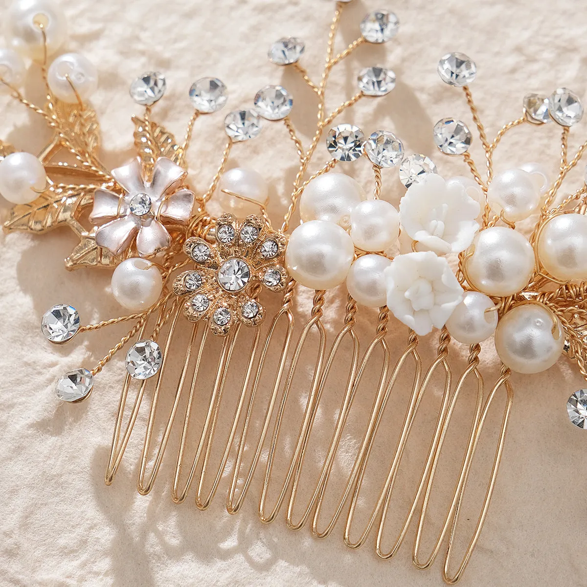 Hand alloy pearl updo bridal hair comb 716261902532 sold by Cocomelody product image thumbnail 4