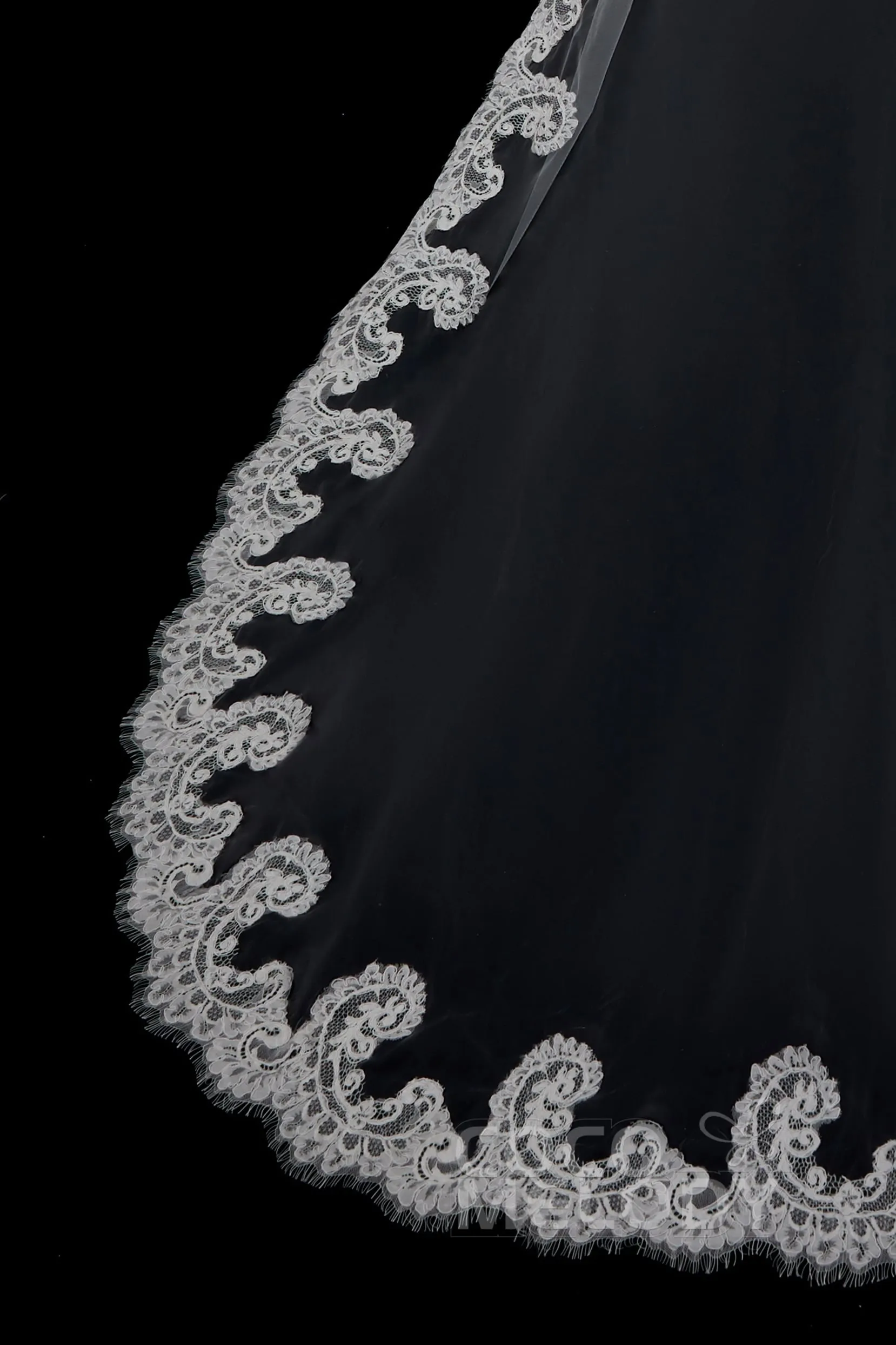 One-tier Lace Edge Tulle Hip Veils with Appliques AV180007 sold by Cocomelody product image thumbnail 2