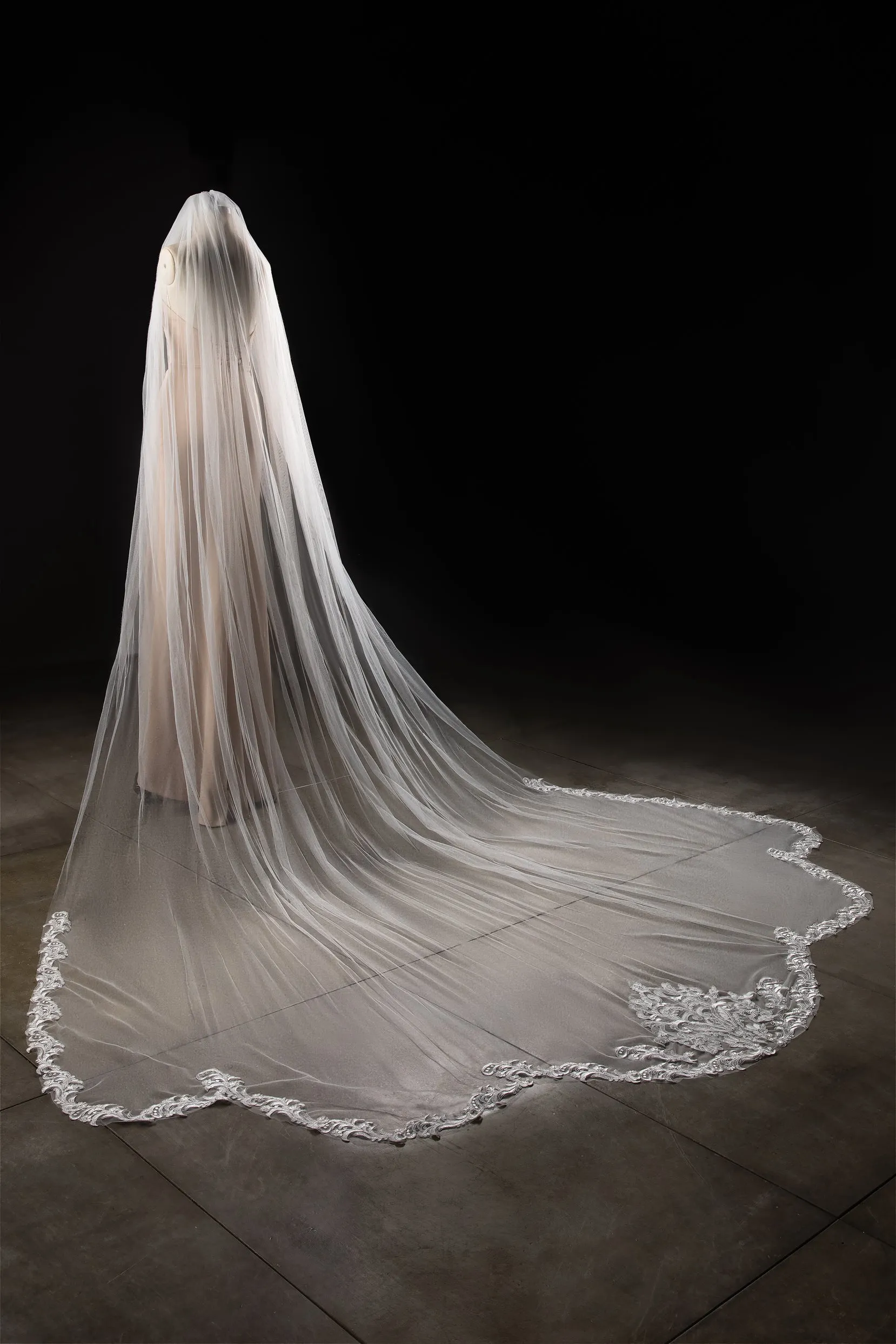 One-tier Lace Edge Tulle Lace Cathedral Veils with Appliques CV0287 sold by Cocomelody product image thumbnail 2