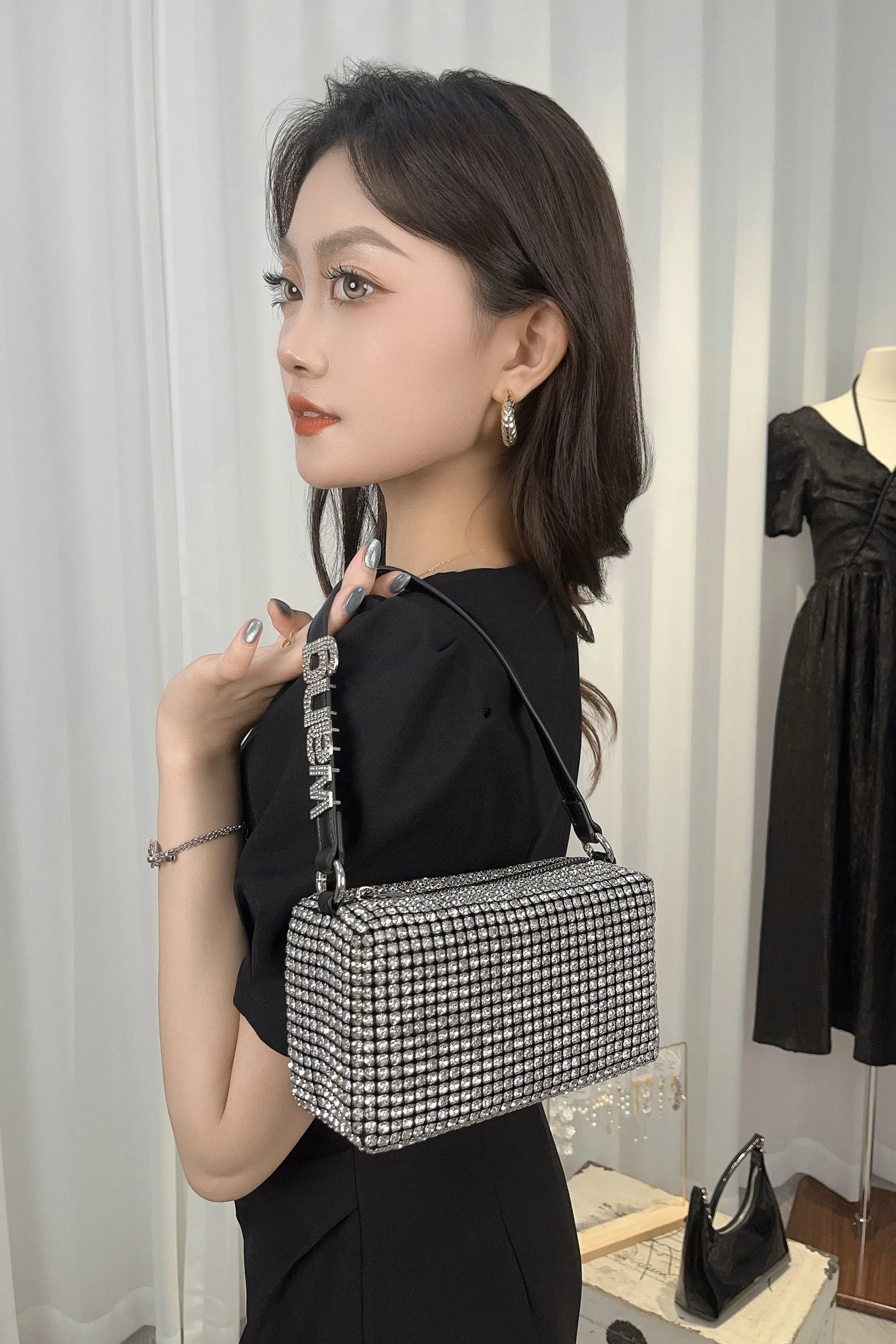 Stylish All Diamond bling rhinestone chain set with diamond Hand full diamond underarm bag 704230461982 sold by Cocomelody product image thumbnail 2