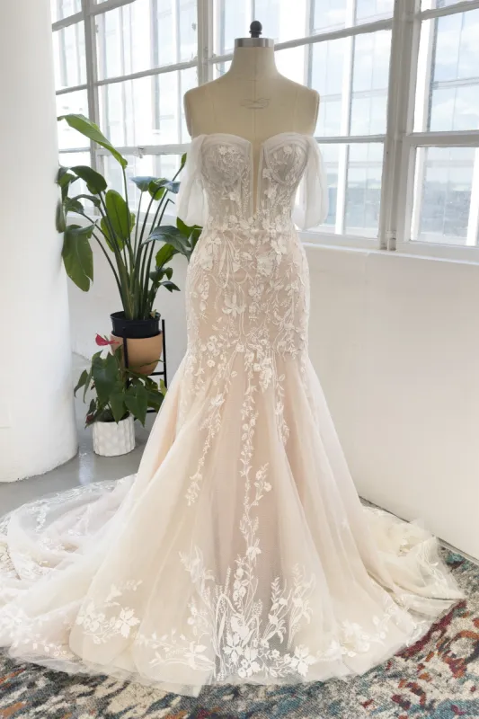 Trumpet-Mermaid Court Train Lace Tulle Wedding Dress CW2999 sold by Cocomelody