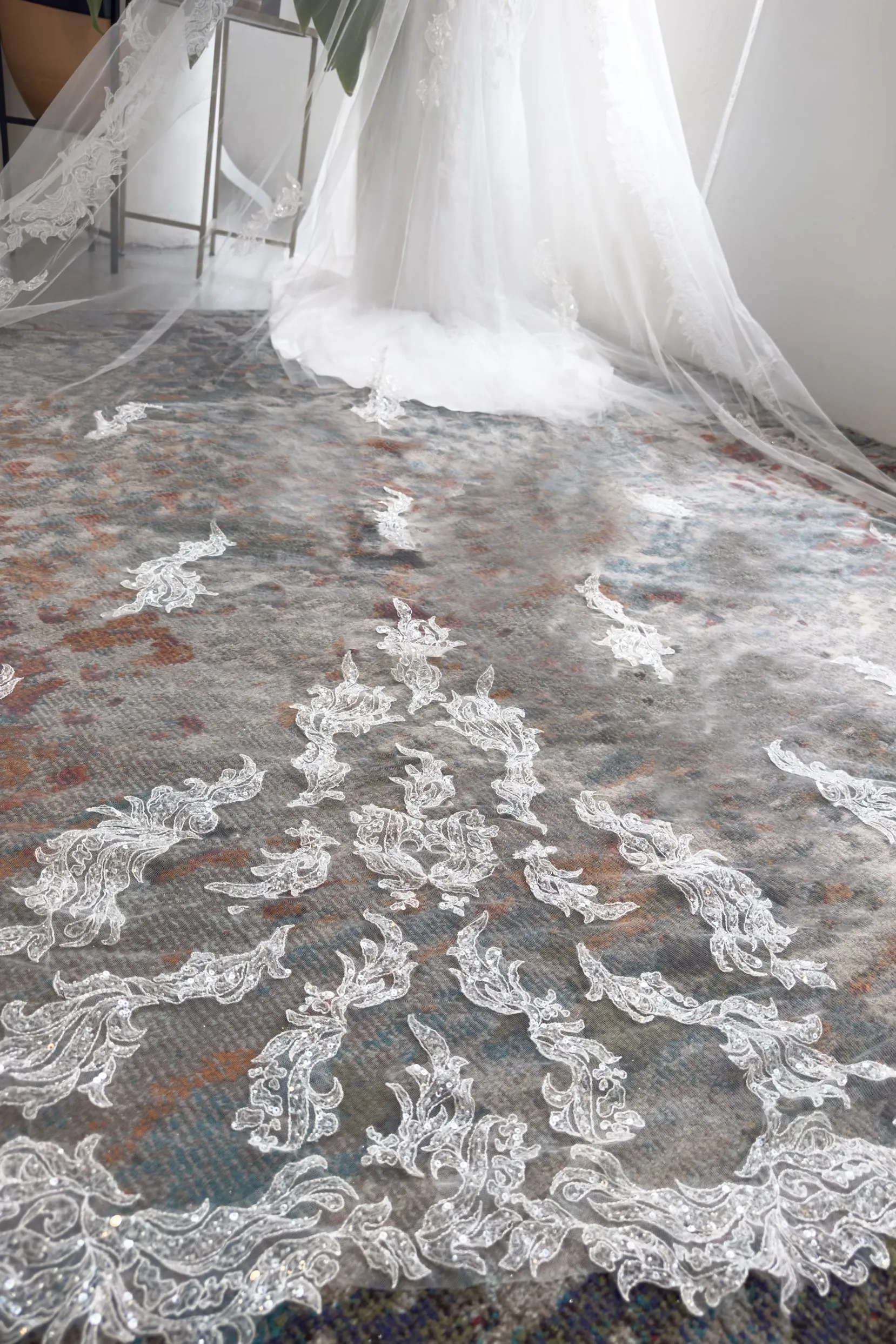 One-tier Lace Edge Lace Tulle Chapel Veils with Appliques Beading CV0335 sold by Cocomelody product image thumbnail 3