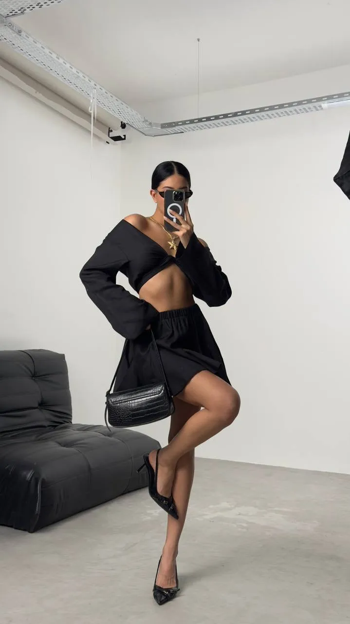 *PRE-ORDER* Debora Boat Neck Crop Top In Black sold by Vivichi product image thumbnail 3