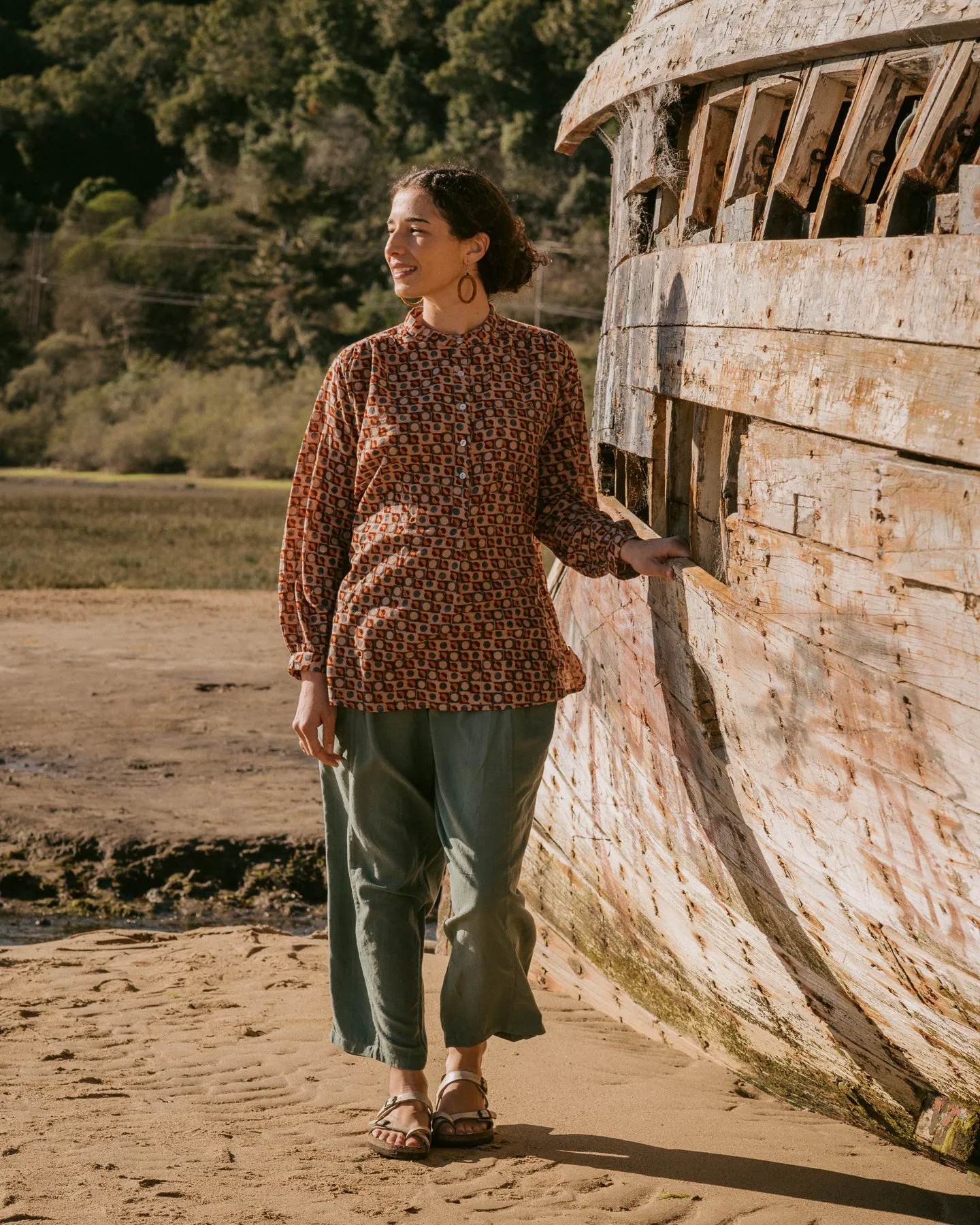 Maya Front Pocket Pant in Cyan sold by The Umber & Ochre product image thumbnail 4