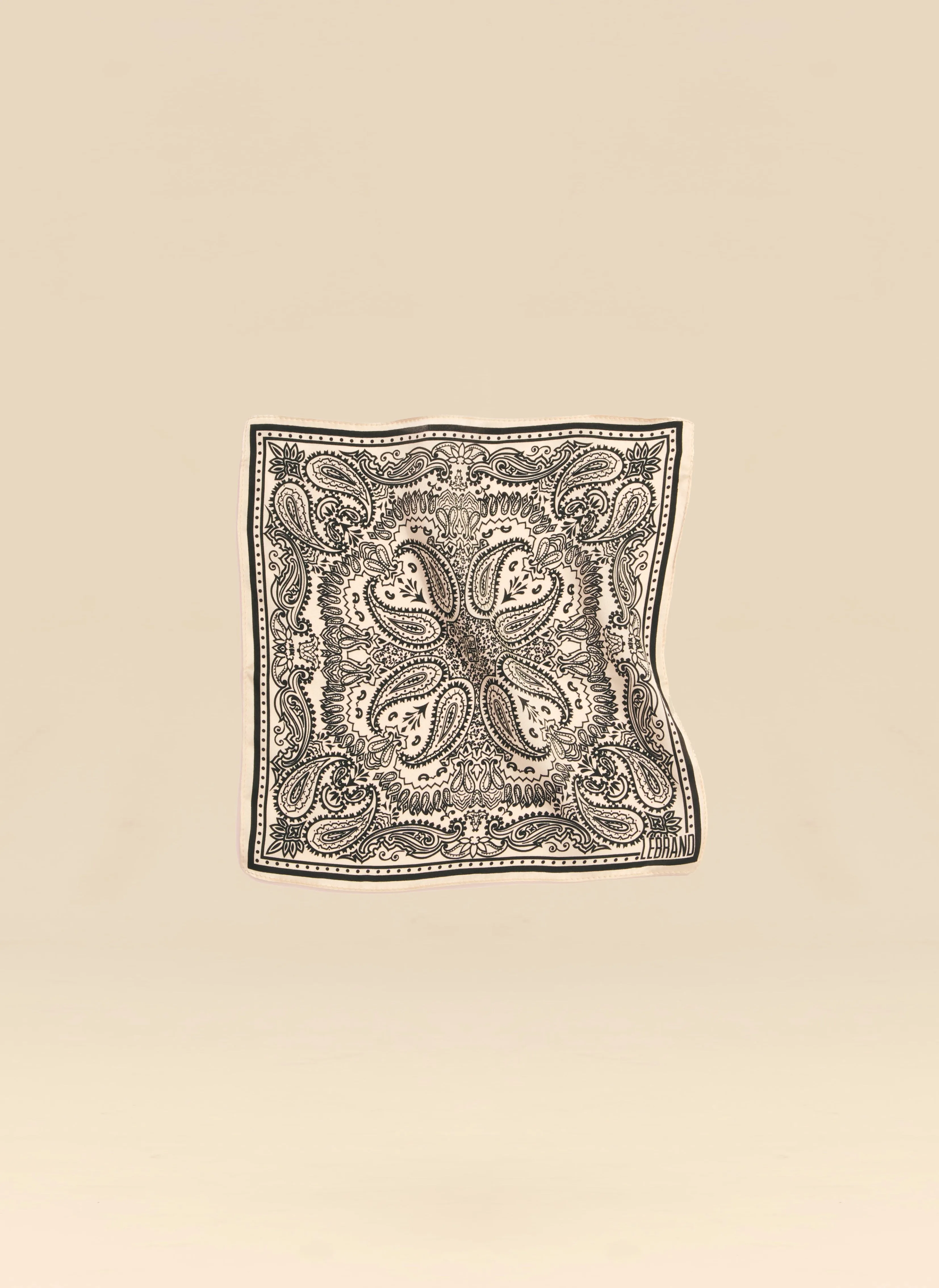 Poszetka Jedwabna Ecru sold by Le Brand