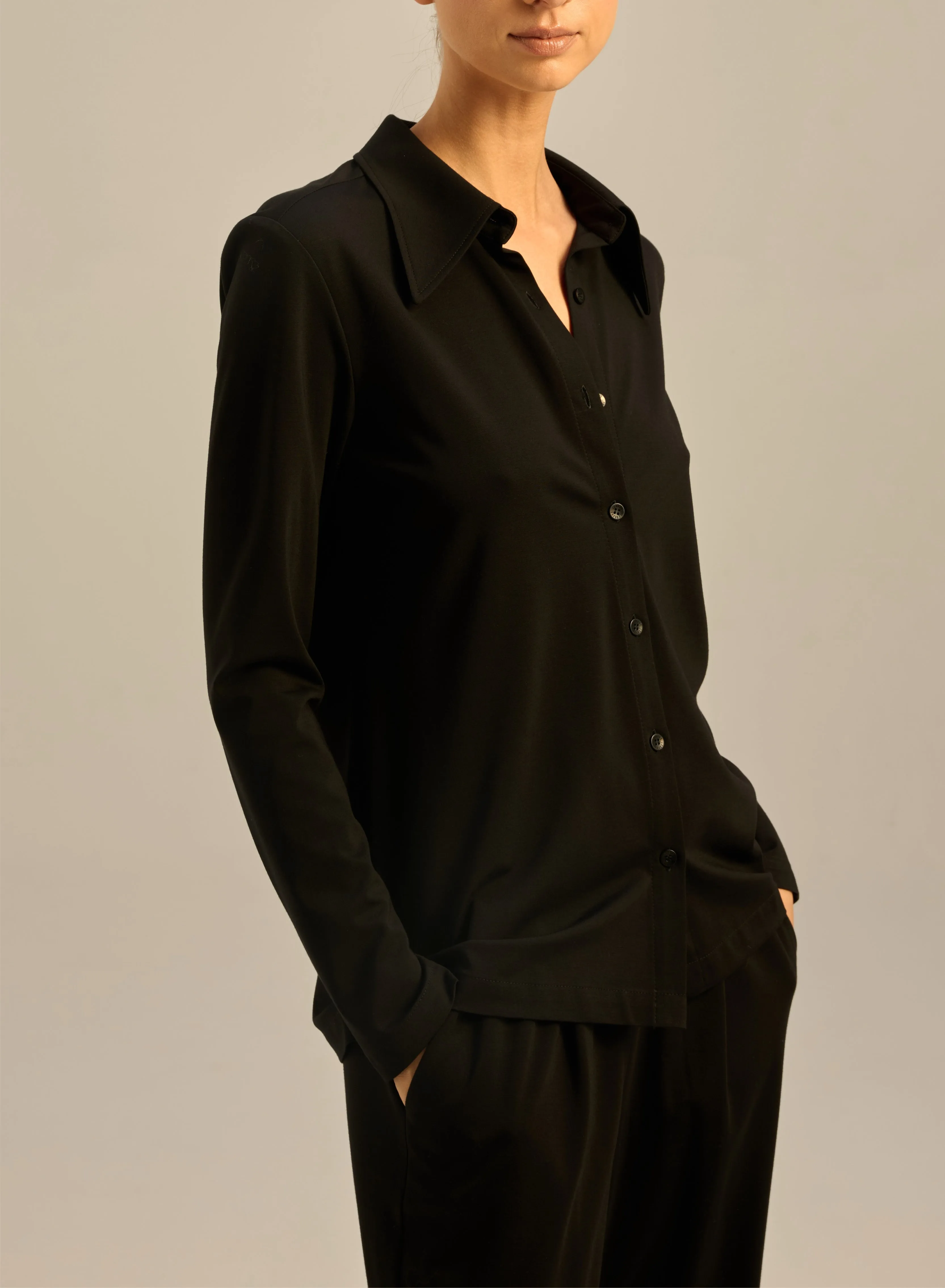 Koszula o dopasowanym kroju w kolorze czarnym - Gwyneth sold by Le Brand product image thumbnail 3