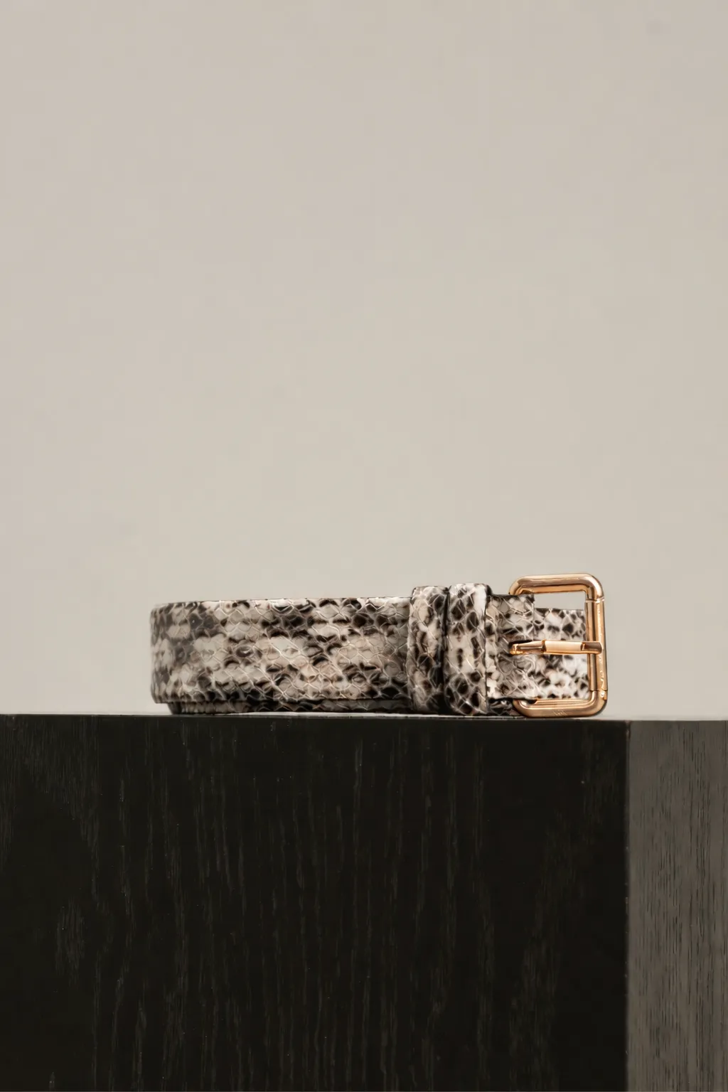 Pasek ze skóry we wzór węża ze złotą klamrą - Lirone sold by Le Brand product image thumbnail 3
