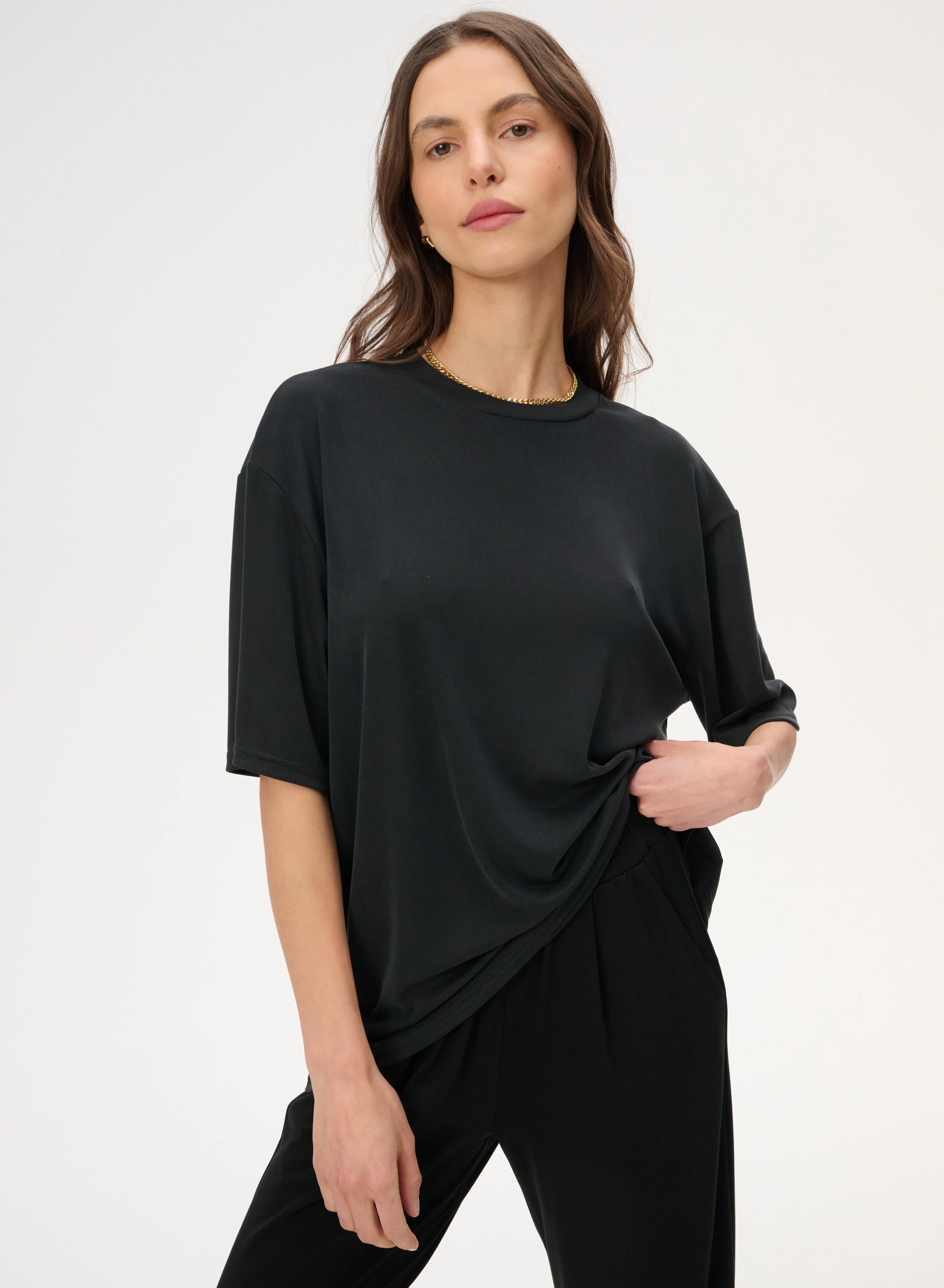 T-shirt z delikatnej dzianiny w kolorze czarnym - Colin sold by Le Brand product image thumbnail 2