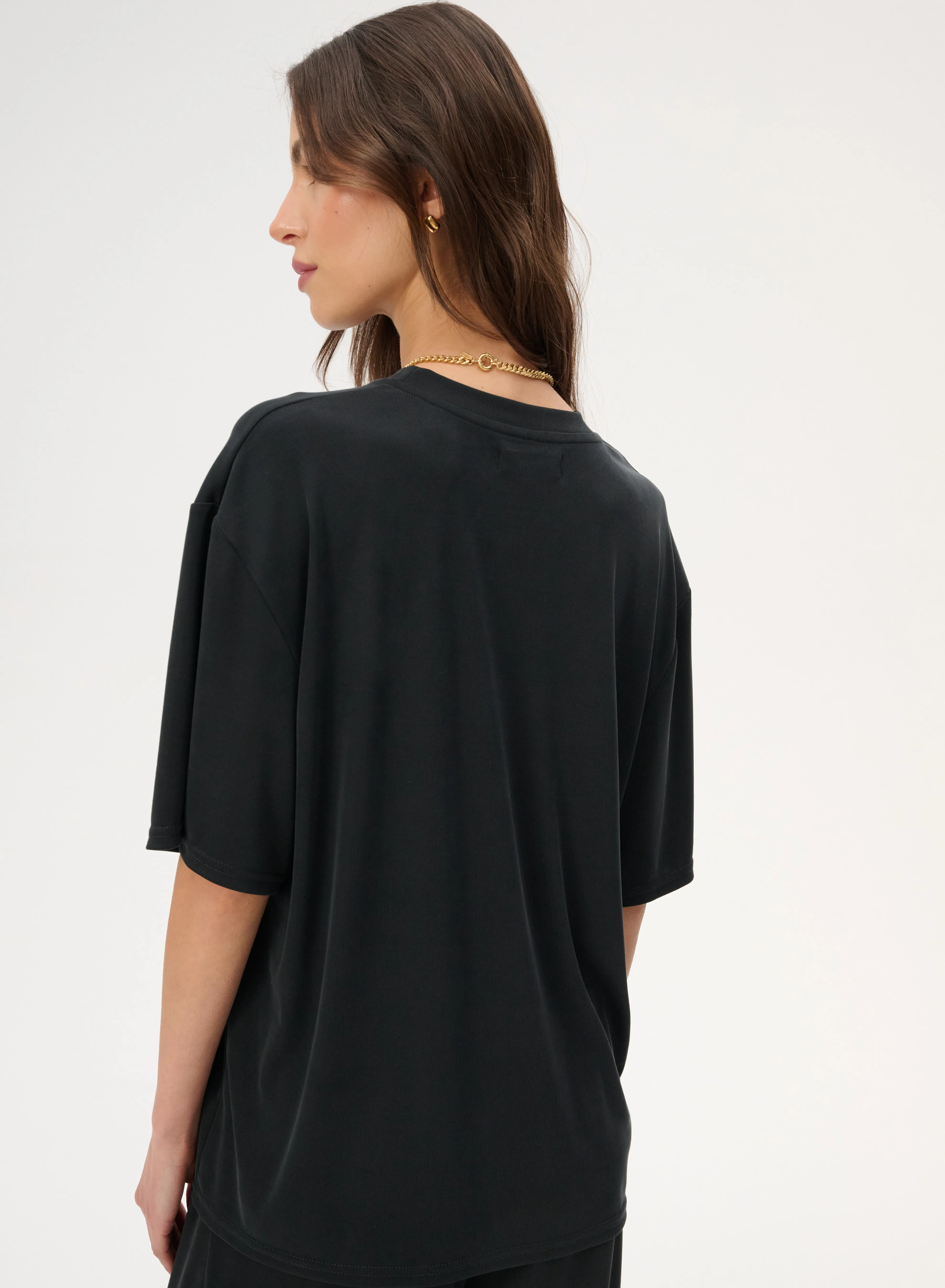 T-shirt z delikatnej dzianiny w kolorze czarnym - Colin sold by Le Brand product image thumbnail 3