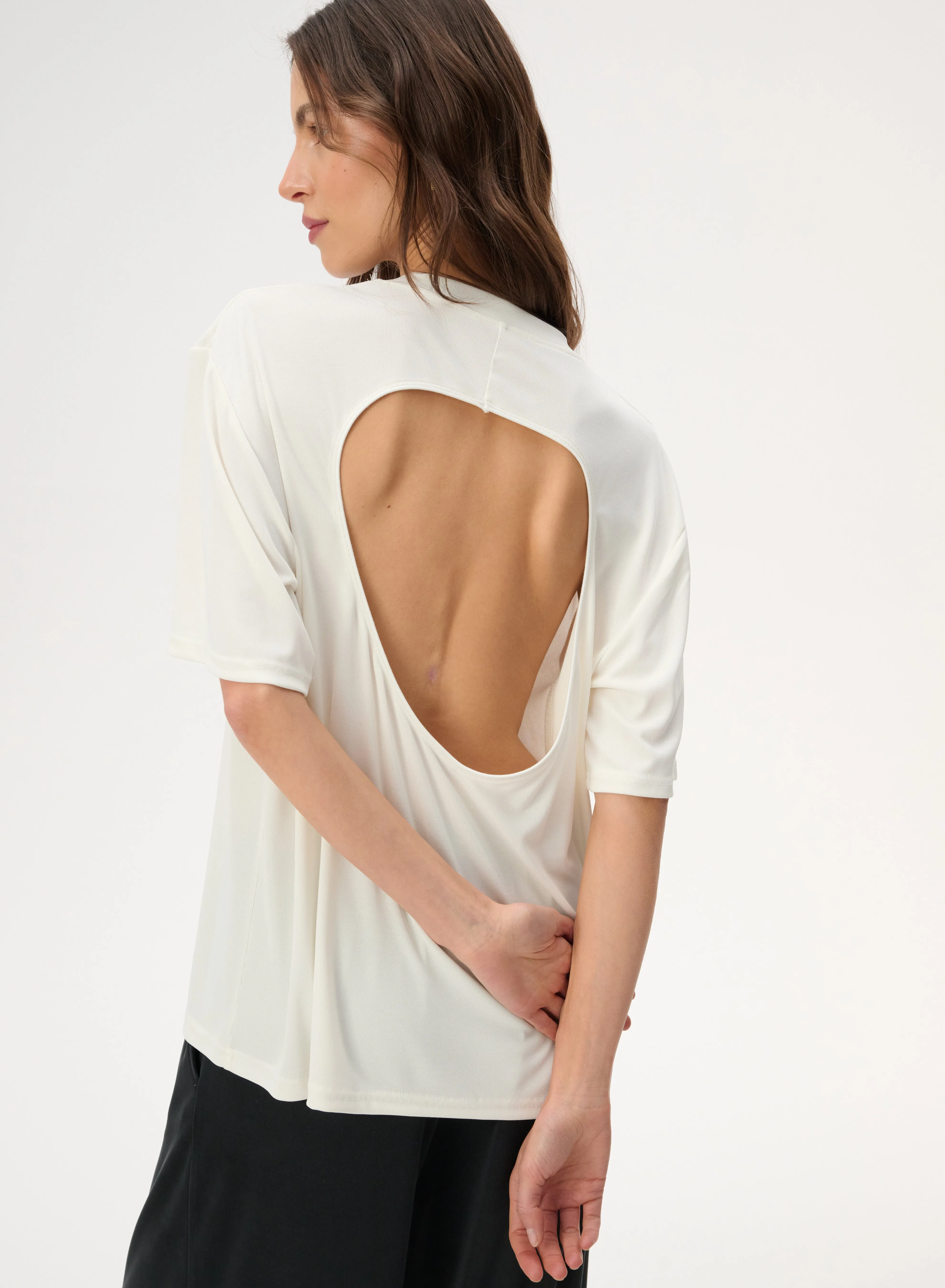 T-shirt z delikatnej dzianiny w kolorze ecru - Ariana sold by Le Brand