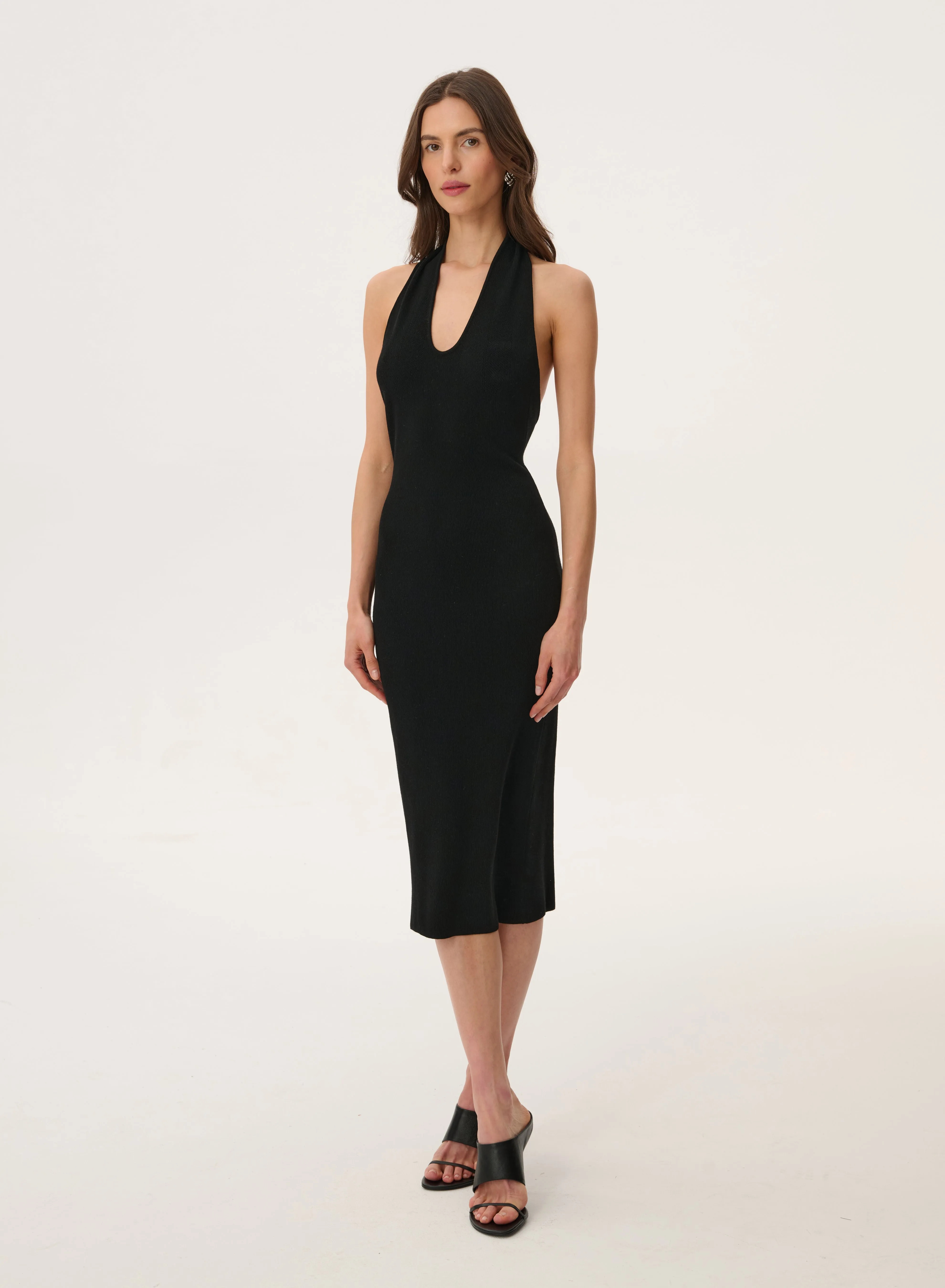 Sukienka z odkrytymi plecami w kolorze czarnym - Amalfi sold by Le Brand