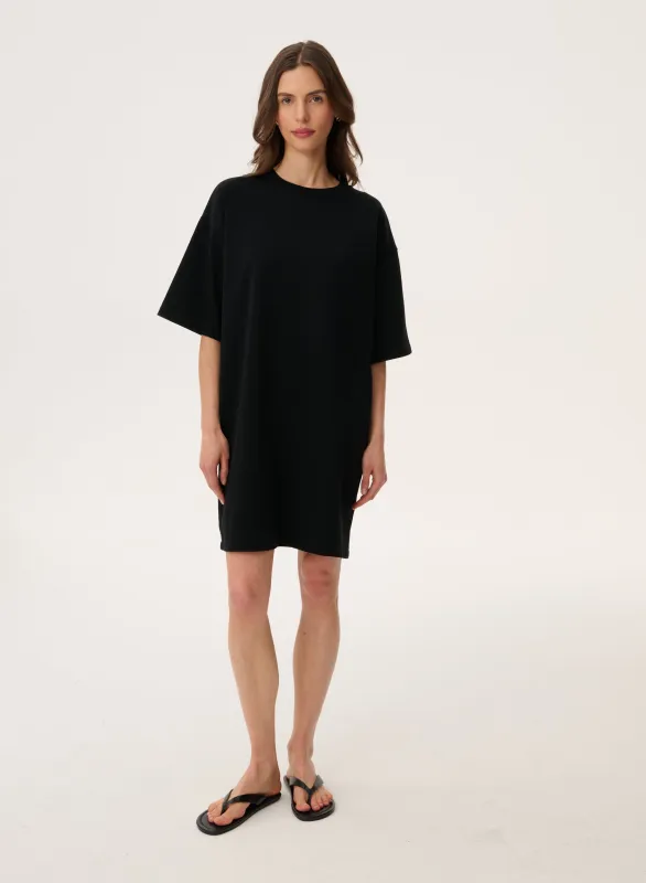 Sukienka mini o kroju t-shirtu w kolorze czarnym - Victoria made by Le Brand