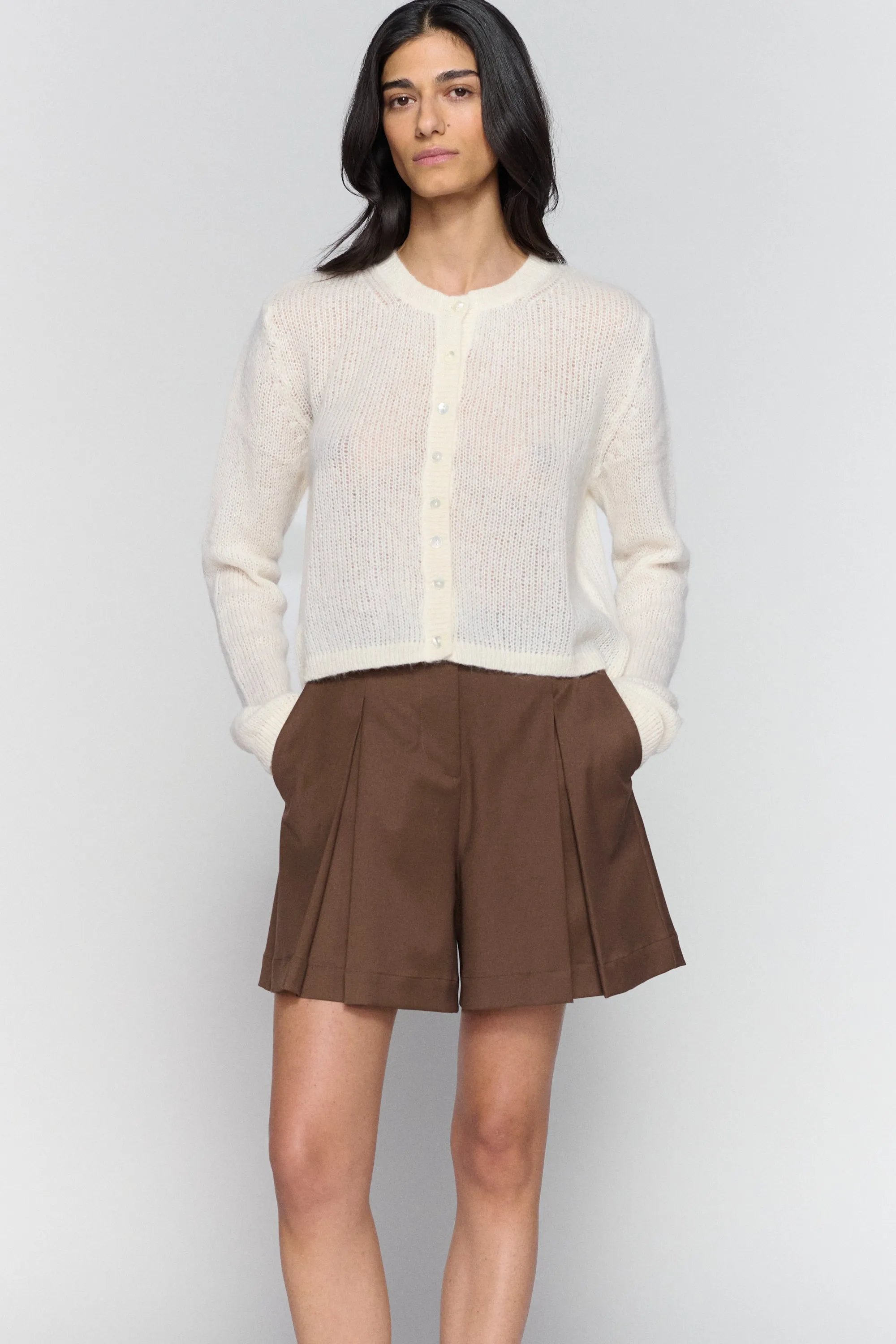 Szorty Clio sold by 303 Avenue