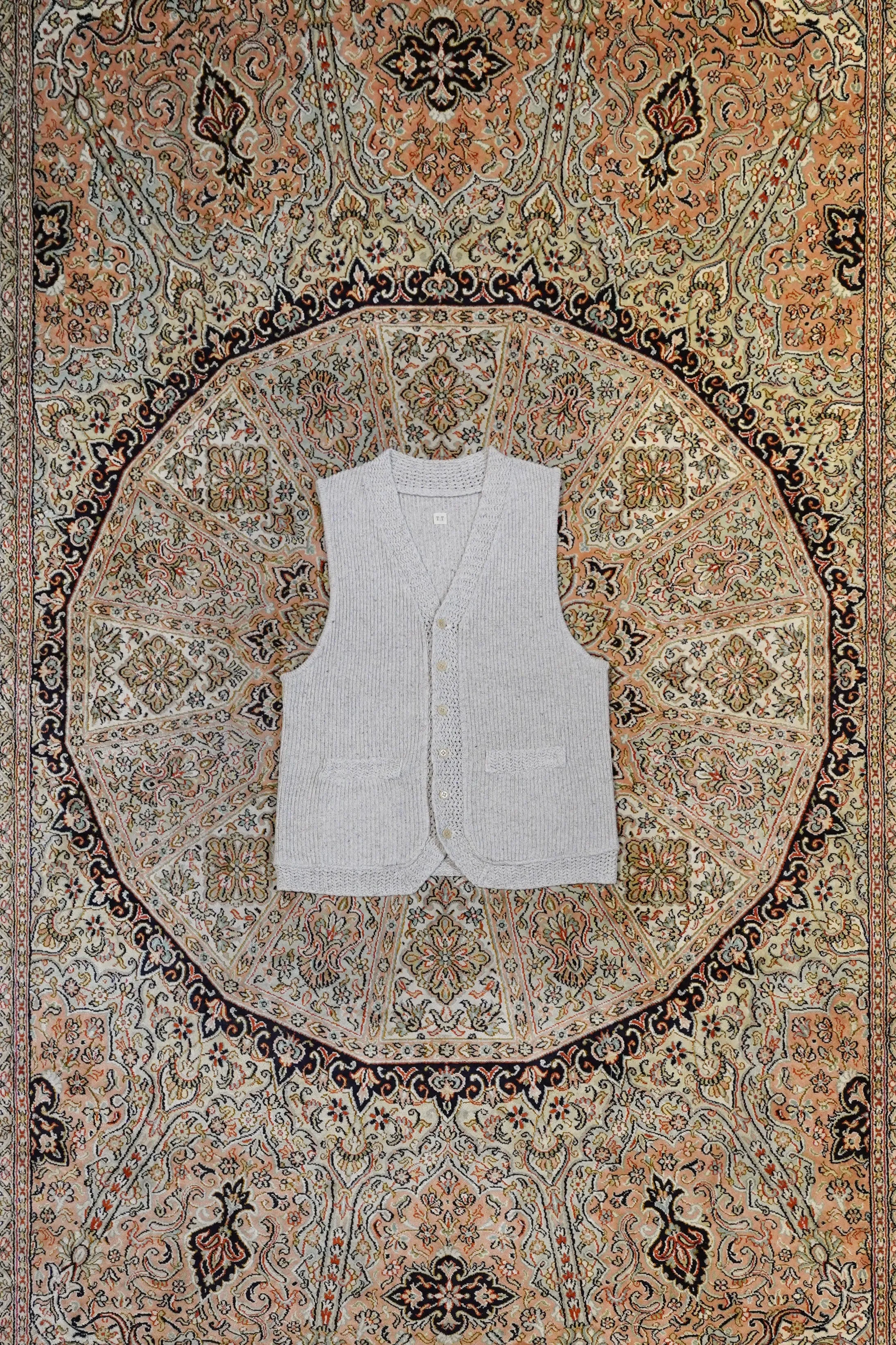Taiga Takahashi KNITTED VEST (IVORY) sold by CEDARWOOD